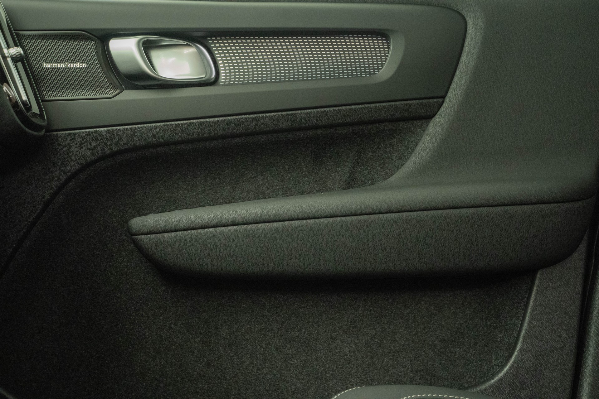 VOLVO EX40 Twin XCENTRIC Edition AWD-image-13