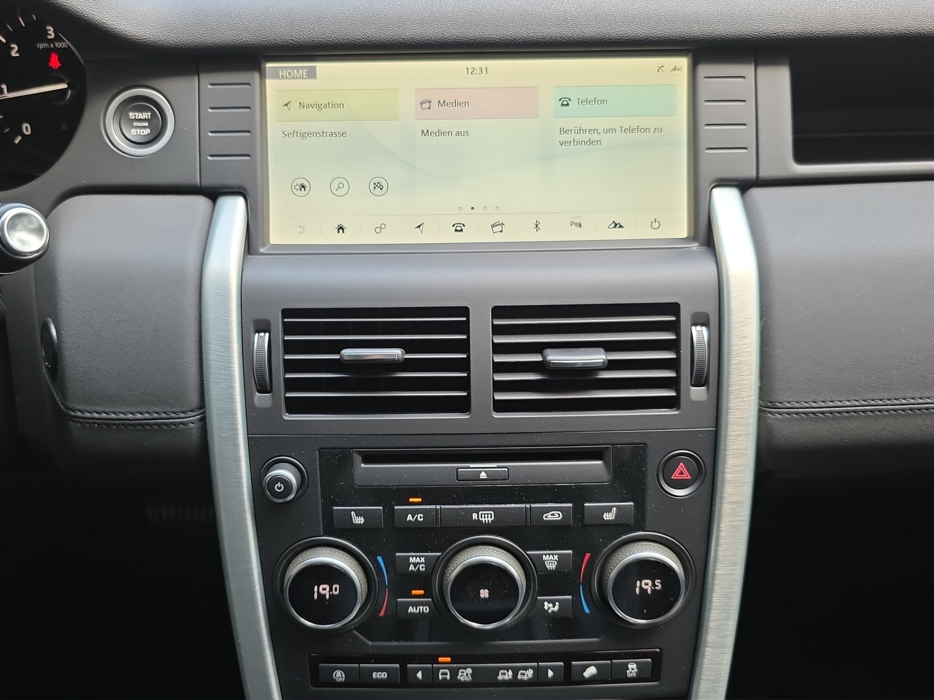 LAND ROVER Discovery Sport 2.0 TD4 SE AT9-image-12