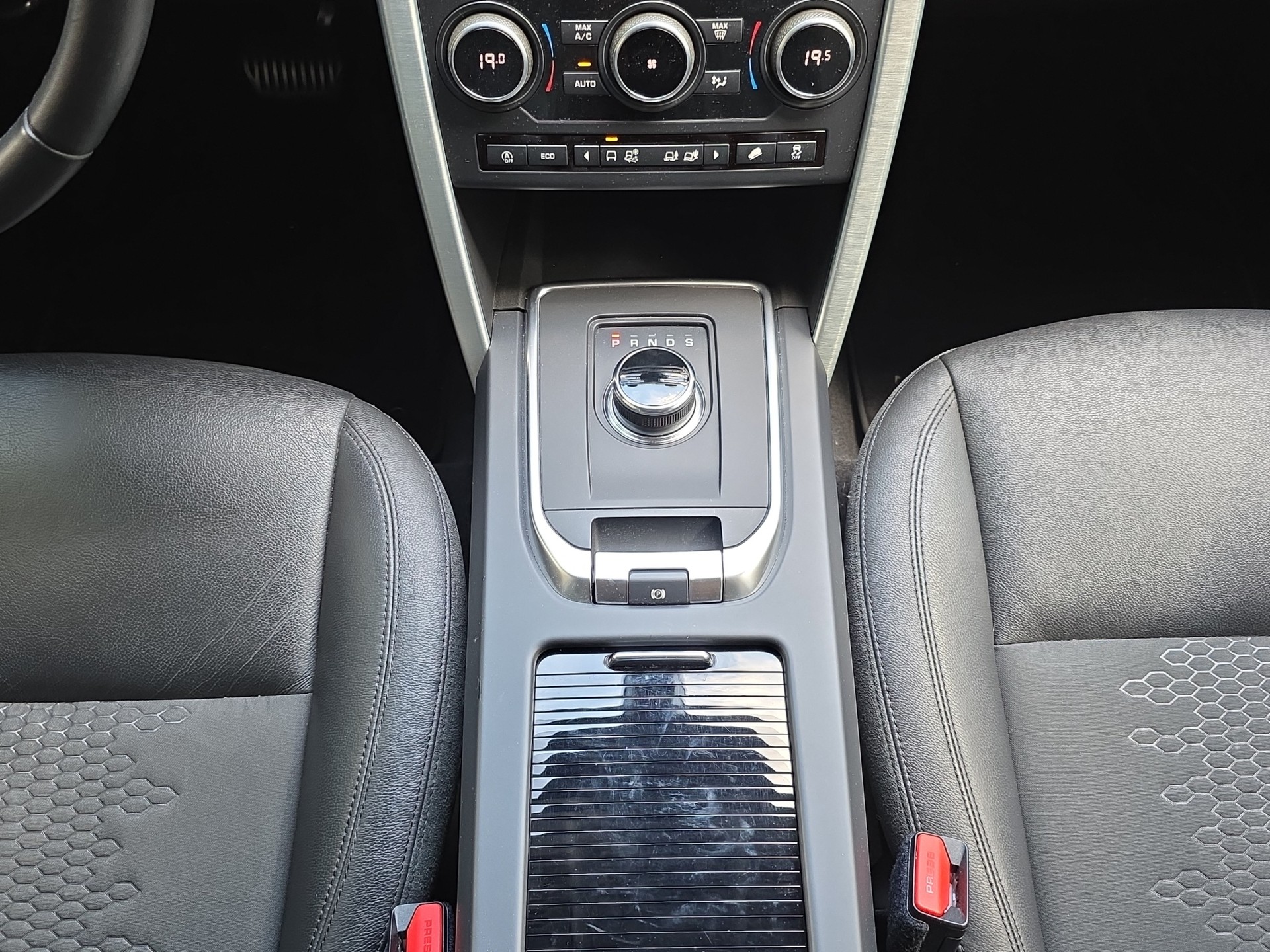 LAND ROVER Discovery Sport 2.0 TD4 SE AT9-image-13