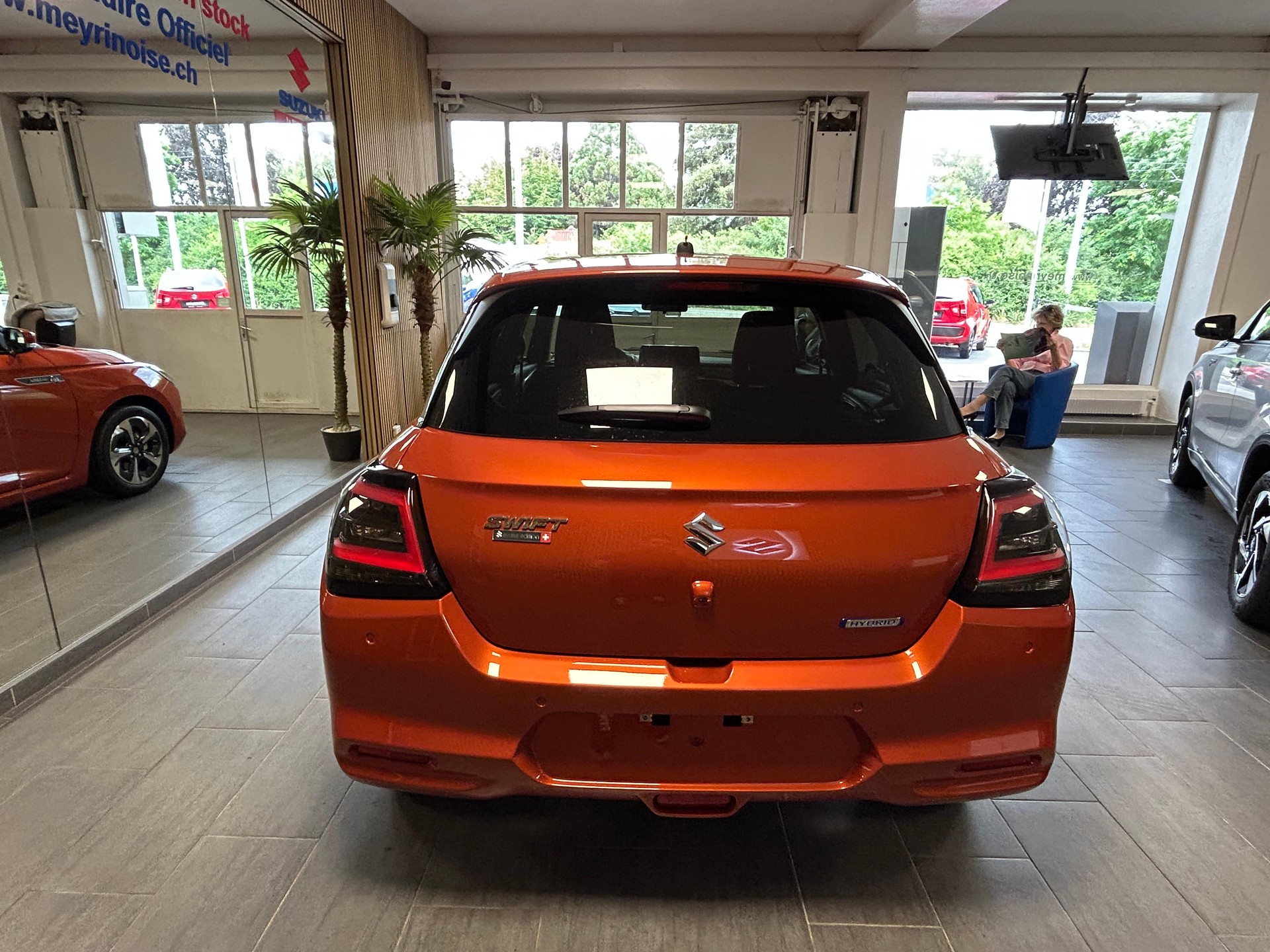 SUZUKI Swift 1.2 Sakura Top Hybrid-image-5