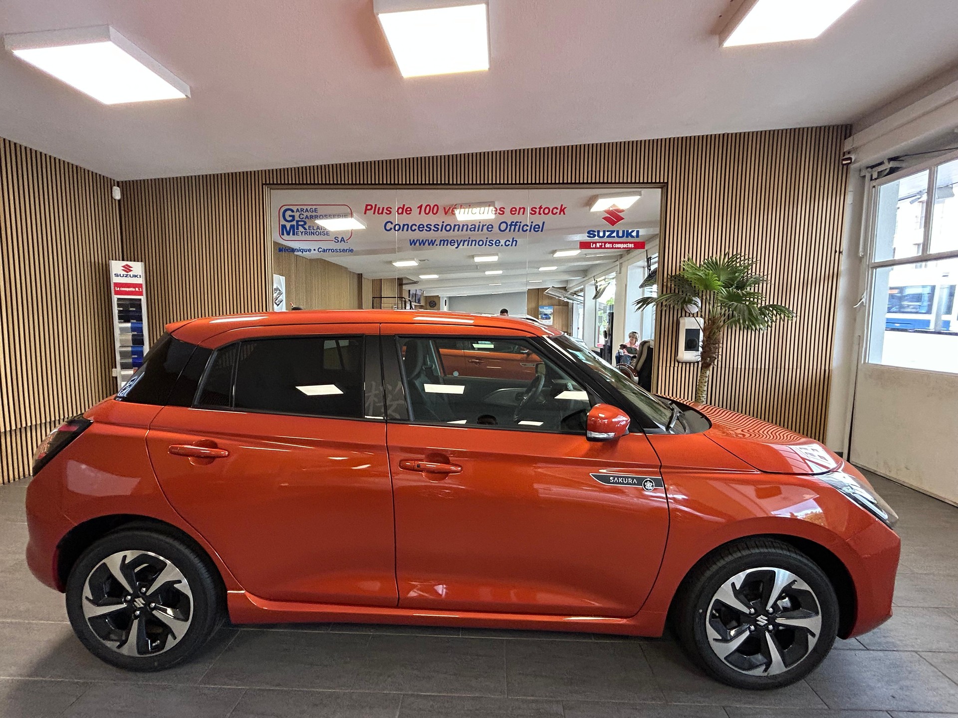 SUZUKI Swift 1.2 Sakura Top Hybrid