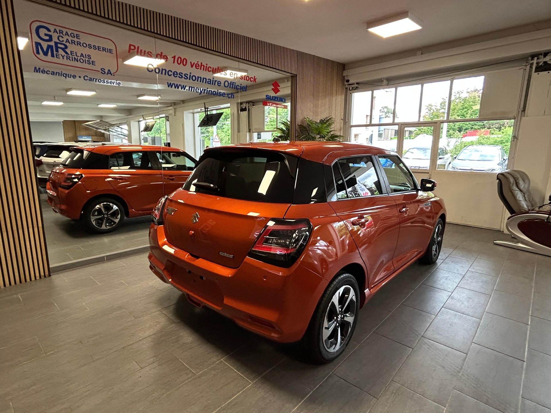 SUZUKI Swift 1.2 Sakura Top Hybrid-image-6