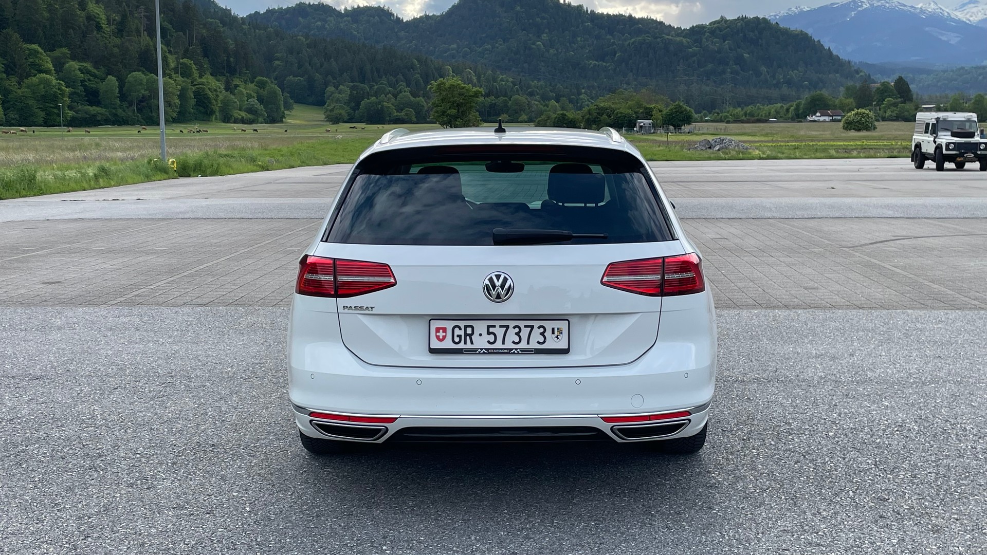VW Passat Variant 2.0 TDI BMT Sport DSG 4Motion-image-5