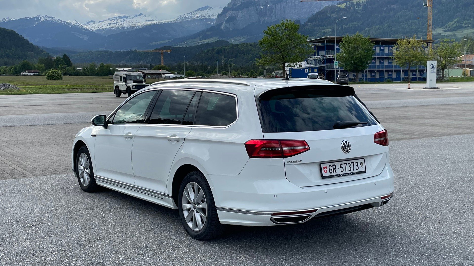 VW Passat Variant 2.0 TDI BMT Sport DSG 4Motion-image-6