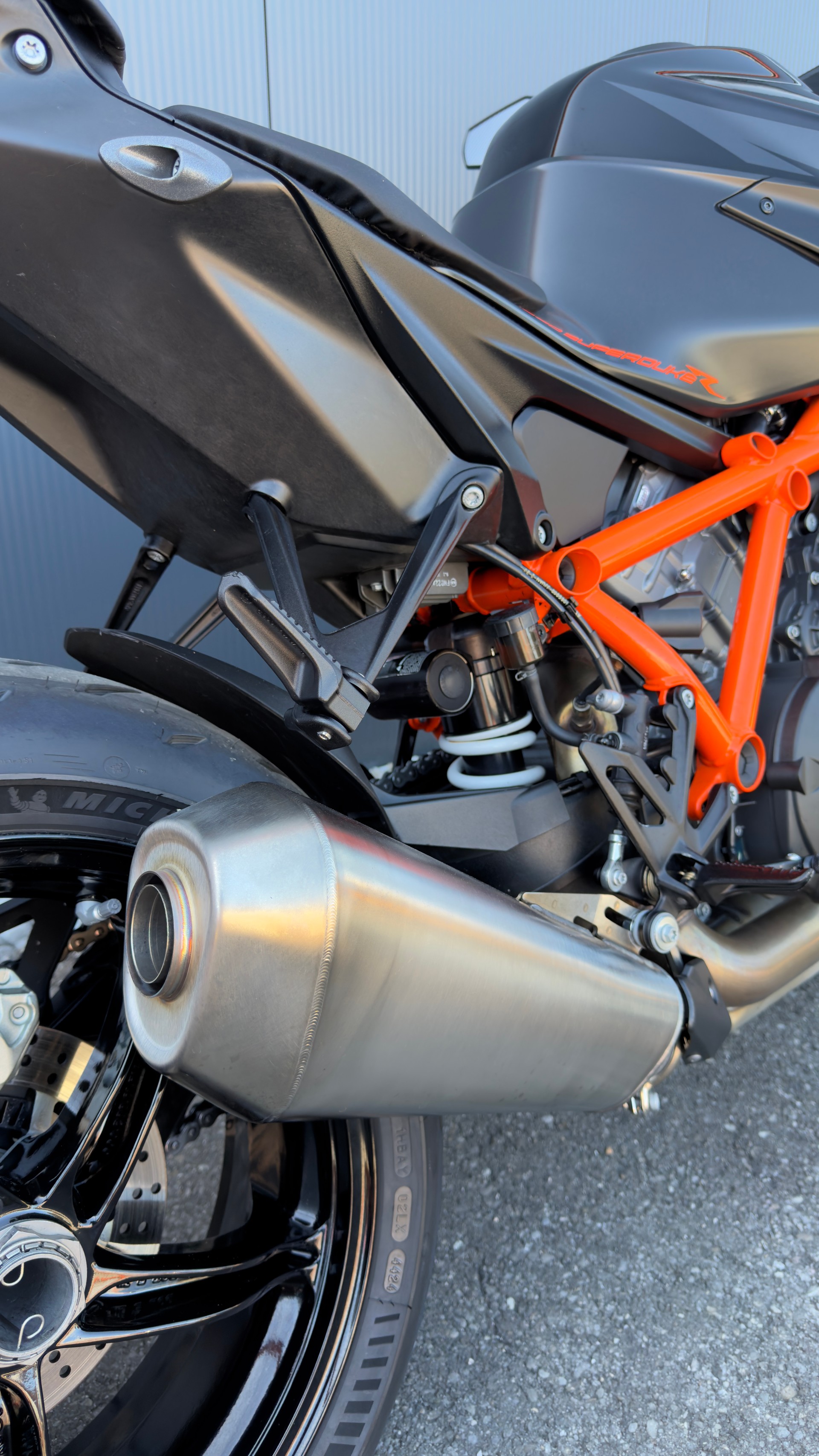 KTM 1290 Super Duke R-image-8