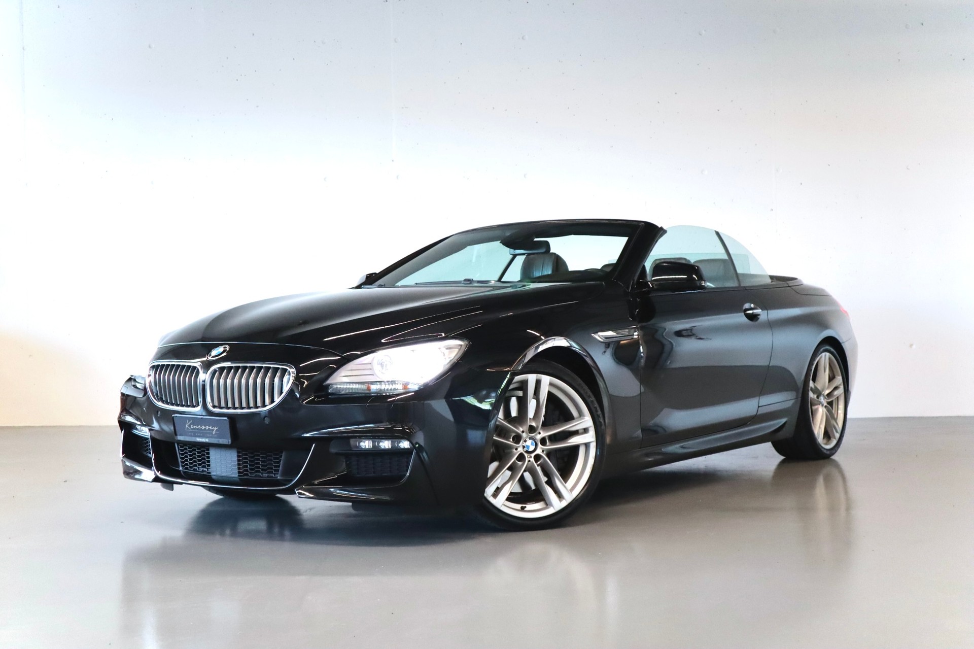 BMW 650i Cabrio-showroom-element-1