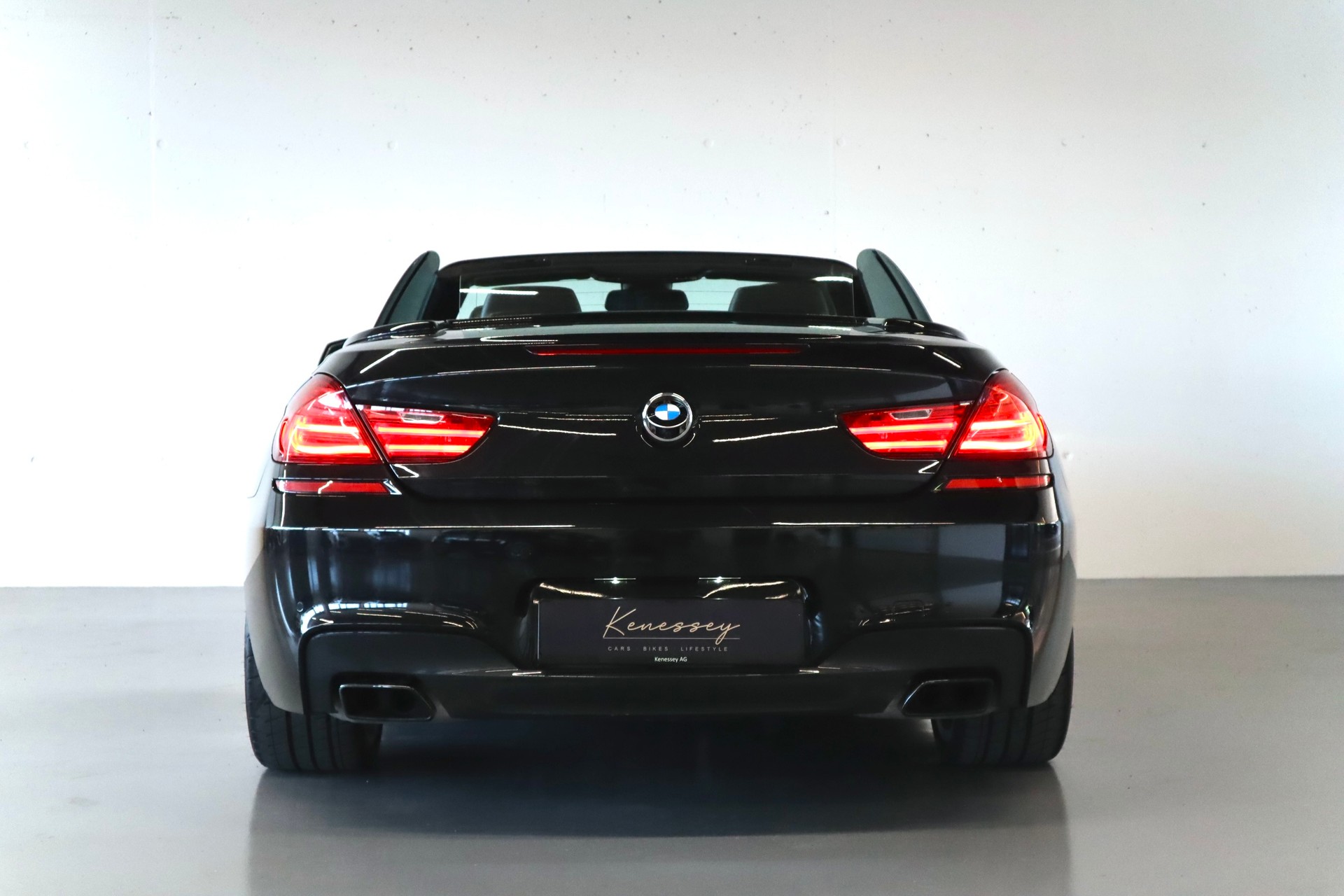 BMW 650i Cabrio-showroom-element-3