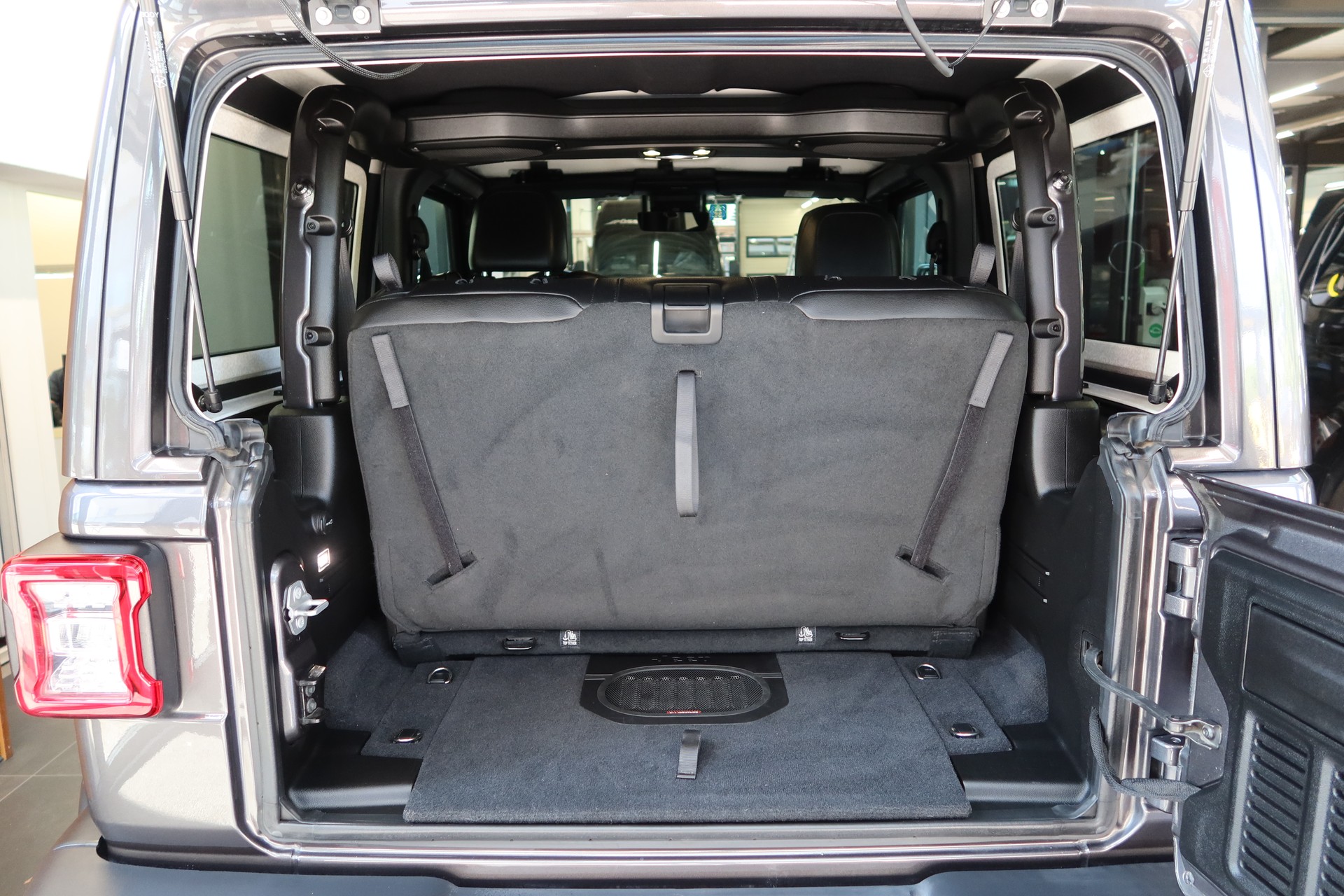 JEEP Wrangler 2.2MJ Sahara Automatic-image-12