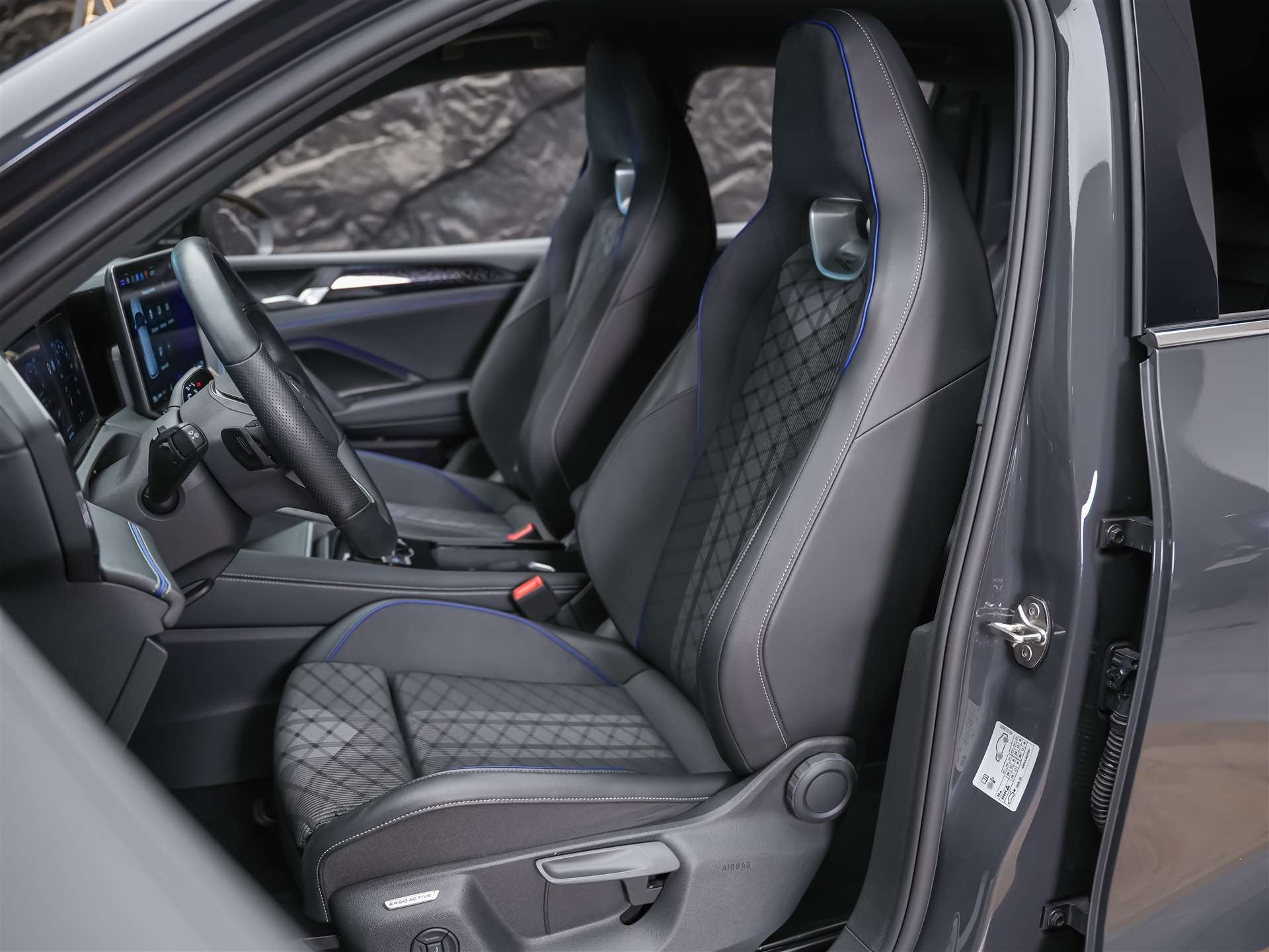 VW Tiguan 1.5 TSI evo2 mHEV R-Line DSG *Head Up*Abstandsregler*Sitzheizung*-image-9