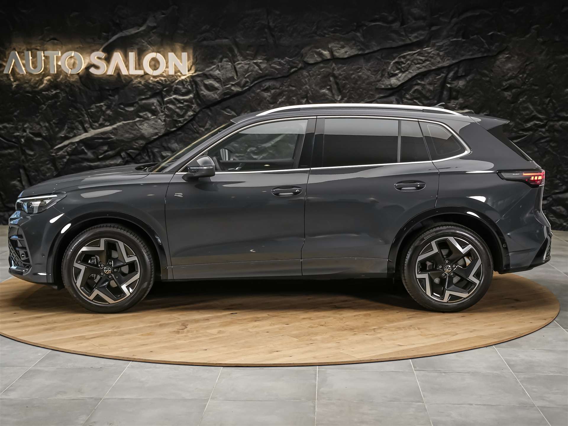 VW Tiguan 1.5 TSI evo2 mHEV R-Line DSG *Head Up*Abstandsregler*Sitzheizung*-showroom-element-2
