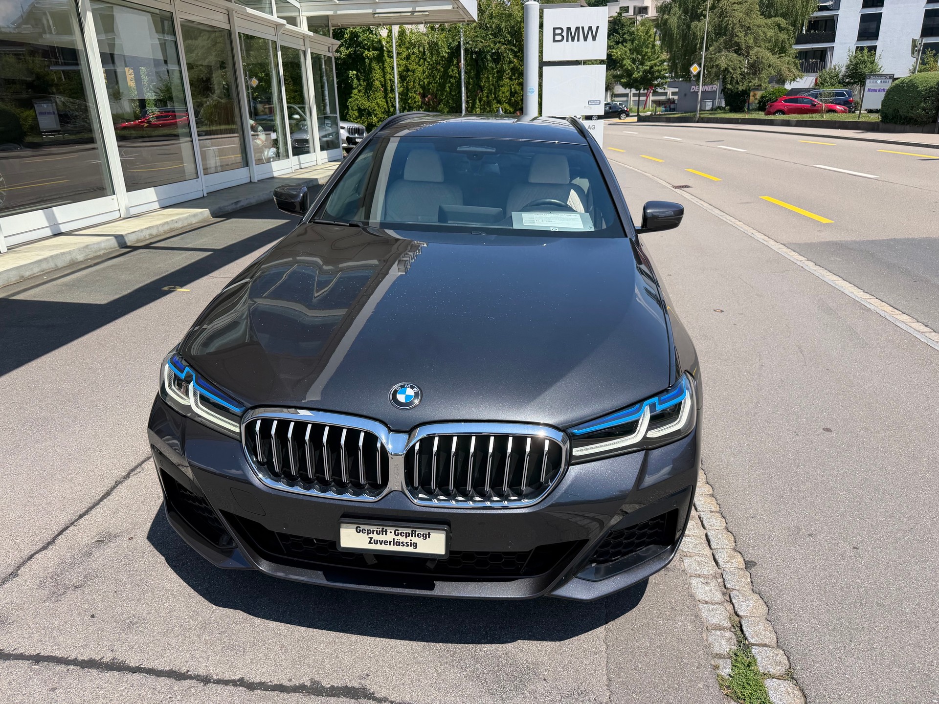 BMW 540d xDrive 48V Touring M Sport Steptronic-showroom-element-1