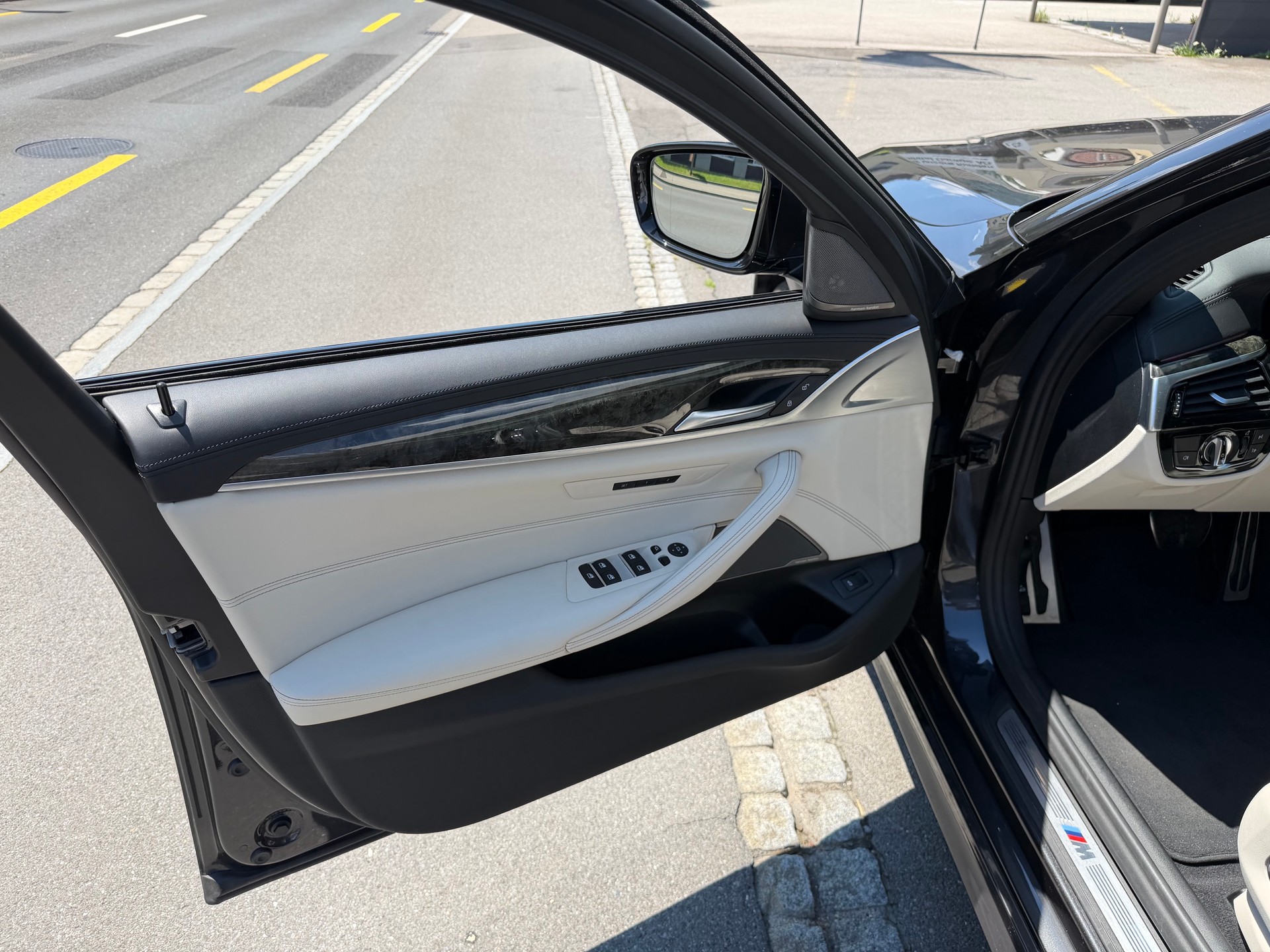 BMW 540d xDrive 48V Touring M Sport Steptronic-image-9