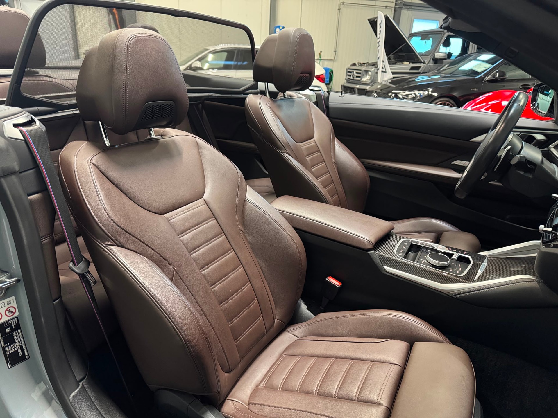 BMW M440i xDrive Cabrio-image-13