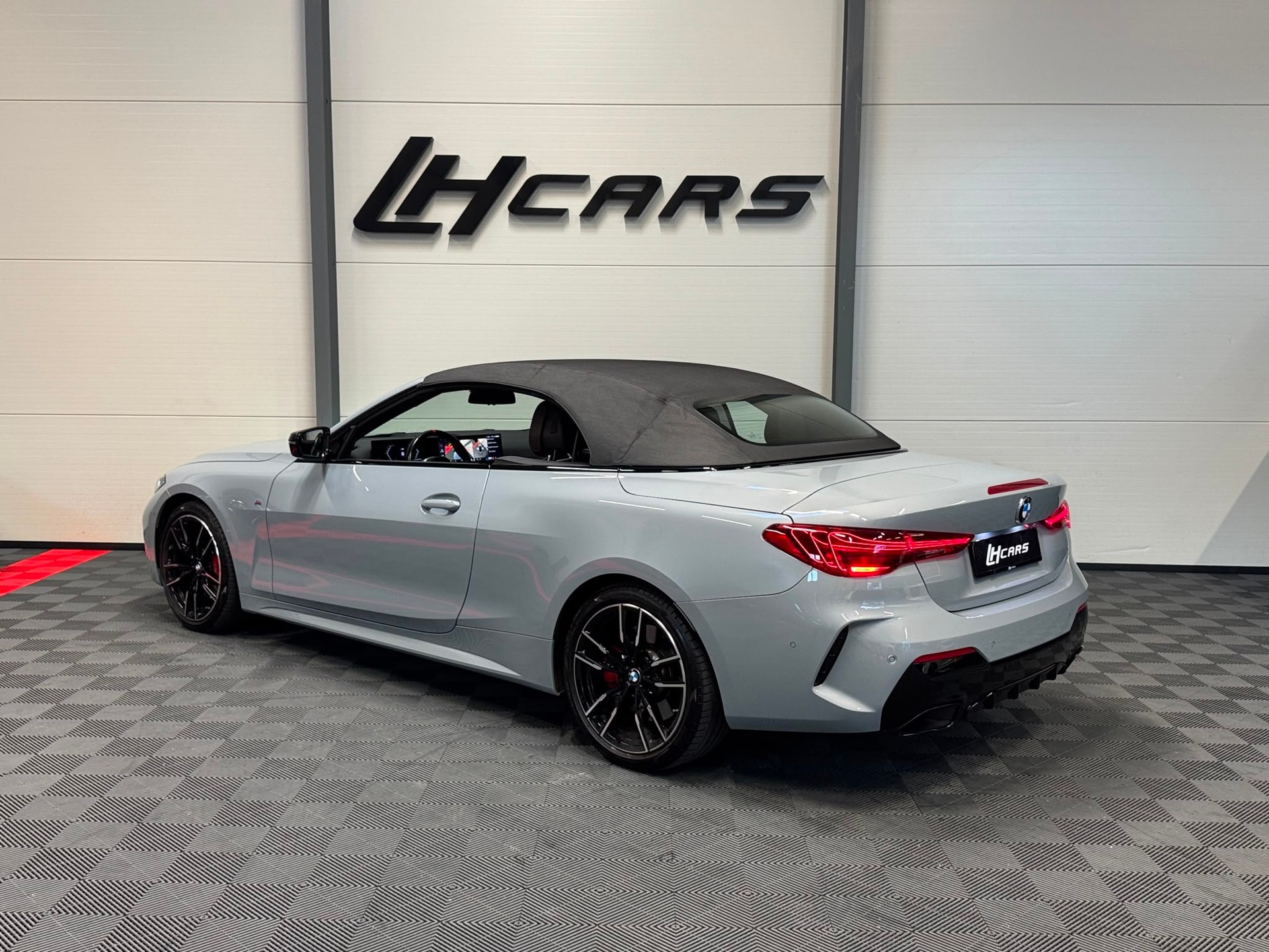 BMW M440i xDrive Cabrio-image-3