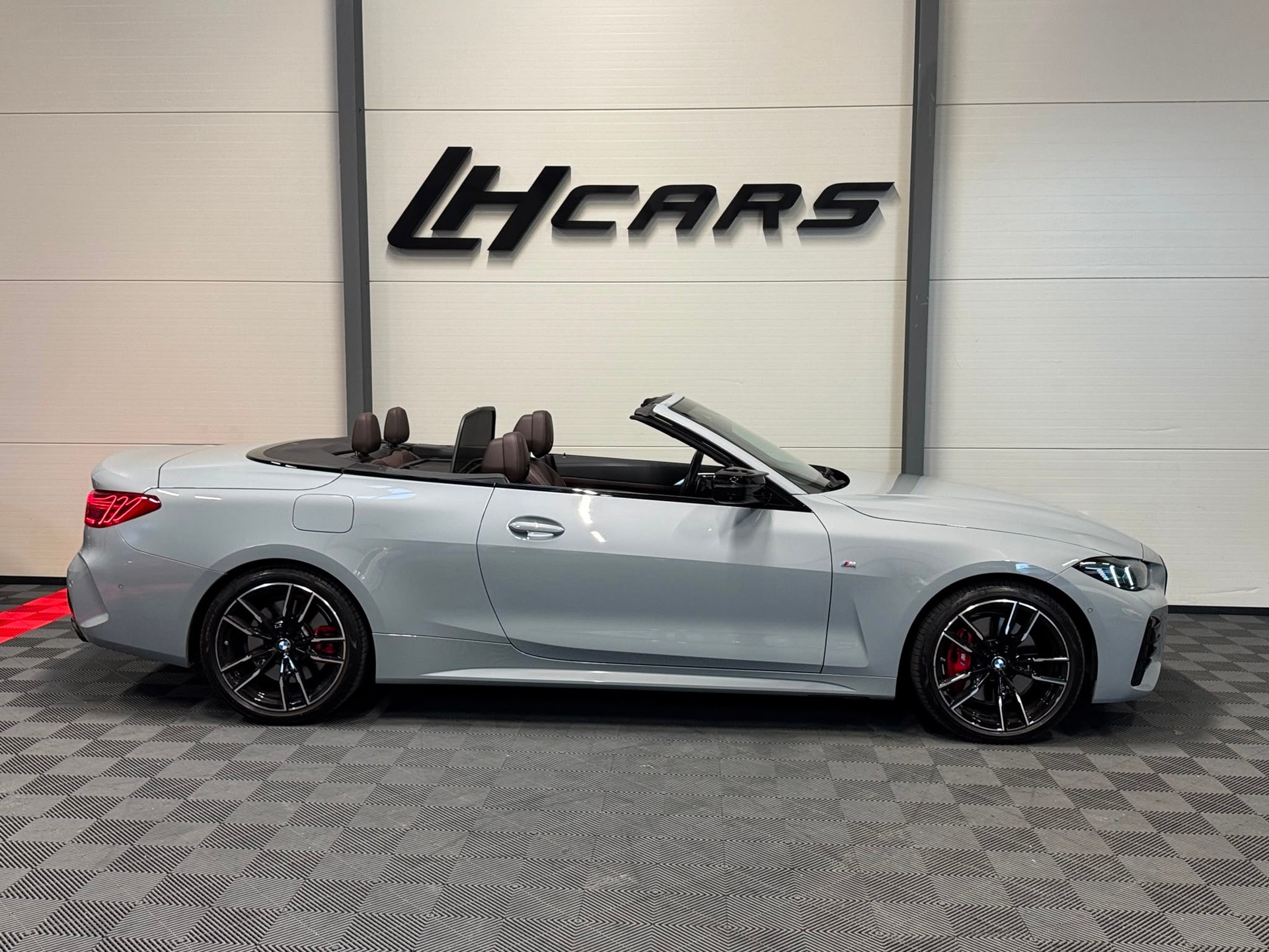 BMW M440i xDrive Cabrio-image-5