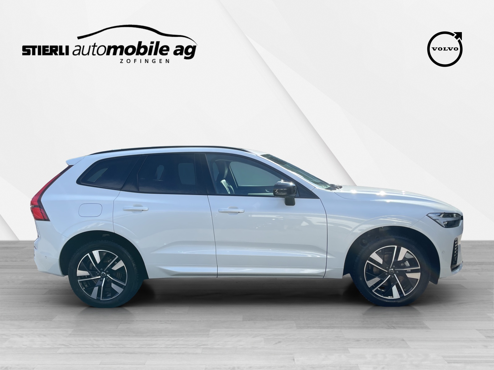 VOLVO XC60 2.0 B5 MH Plus Dark AWD-showroom-element-3