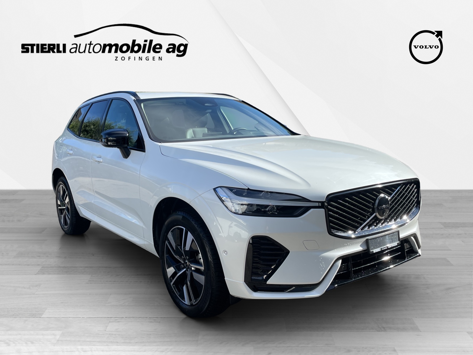 VOLVO XC60 2.0 B5 MH Plus Dark AWD-showroom-element-2