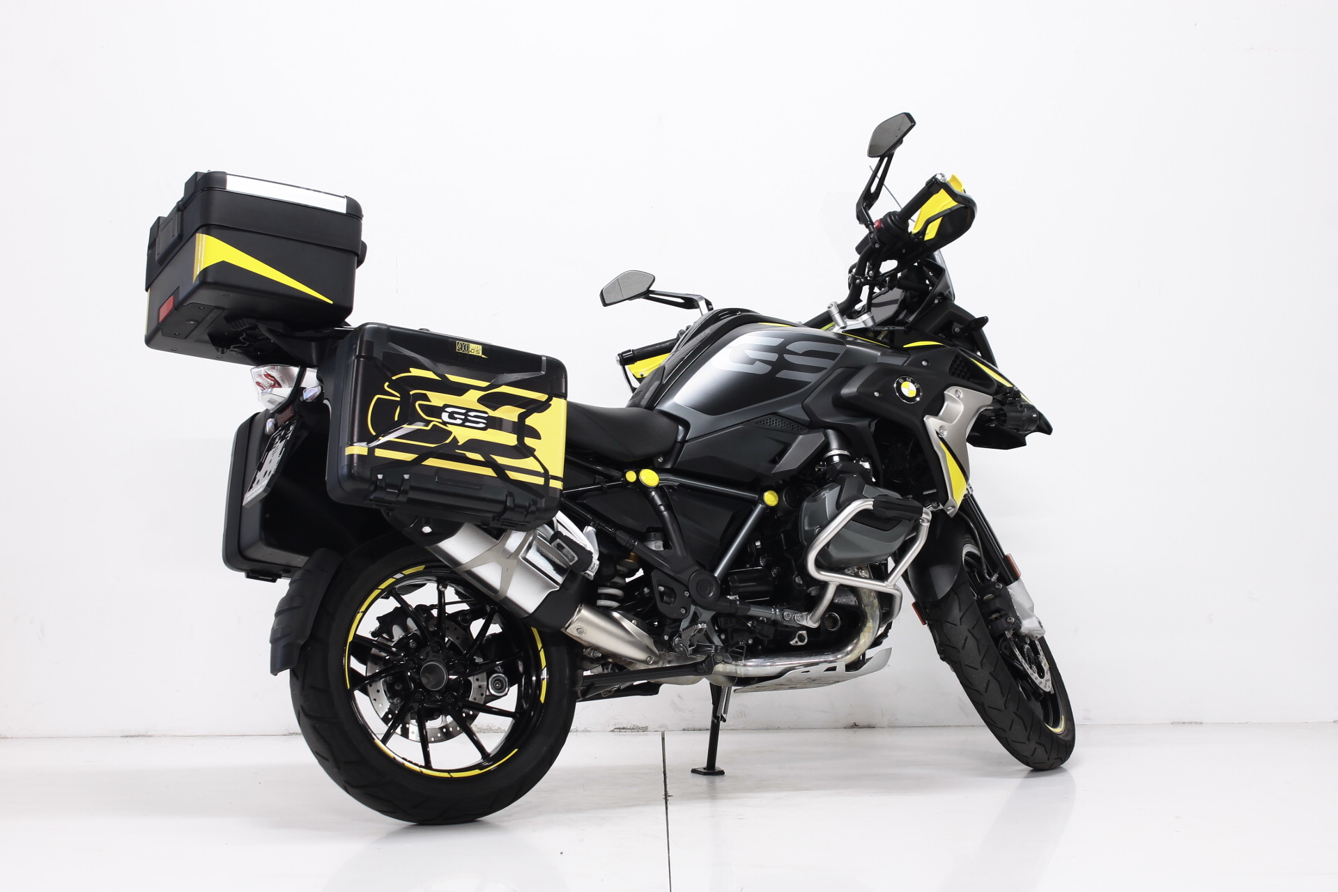 BMW R 1250 GS Triple Black-image-2