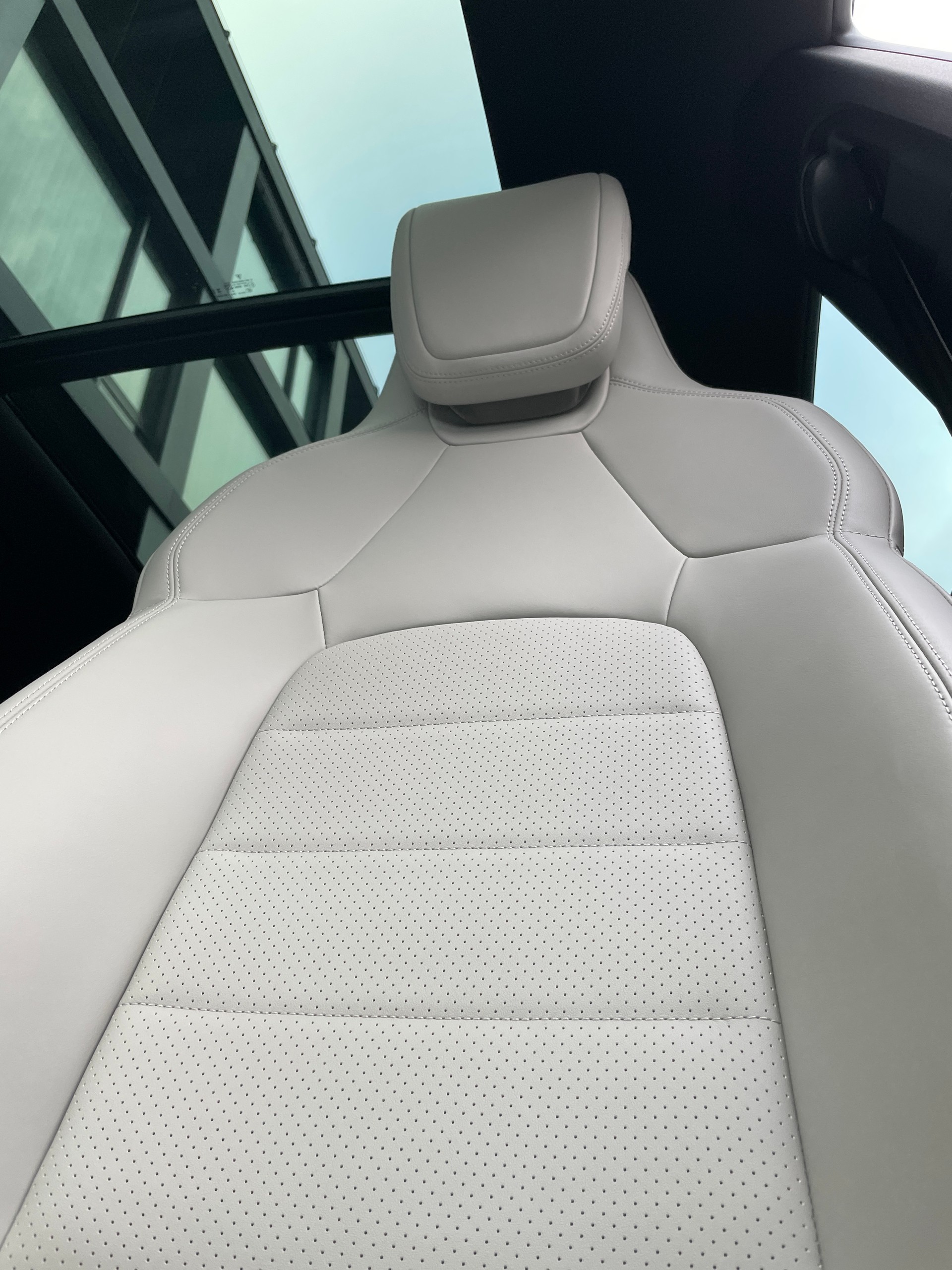 PORSCHE Macan 4 100kWh, Luftfederung, Panoramadach, usw-image-11