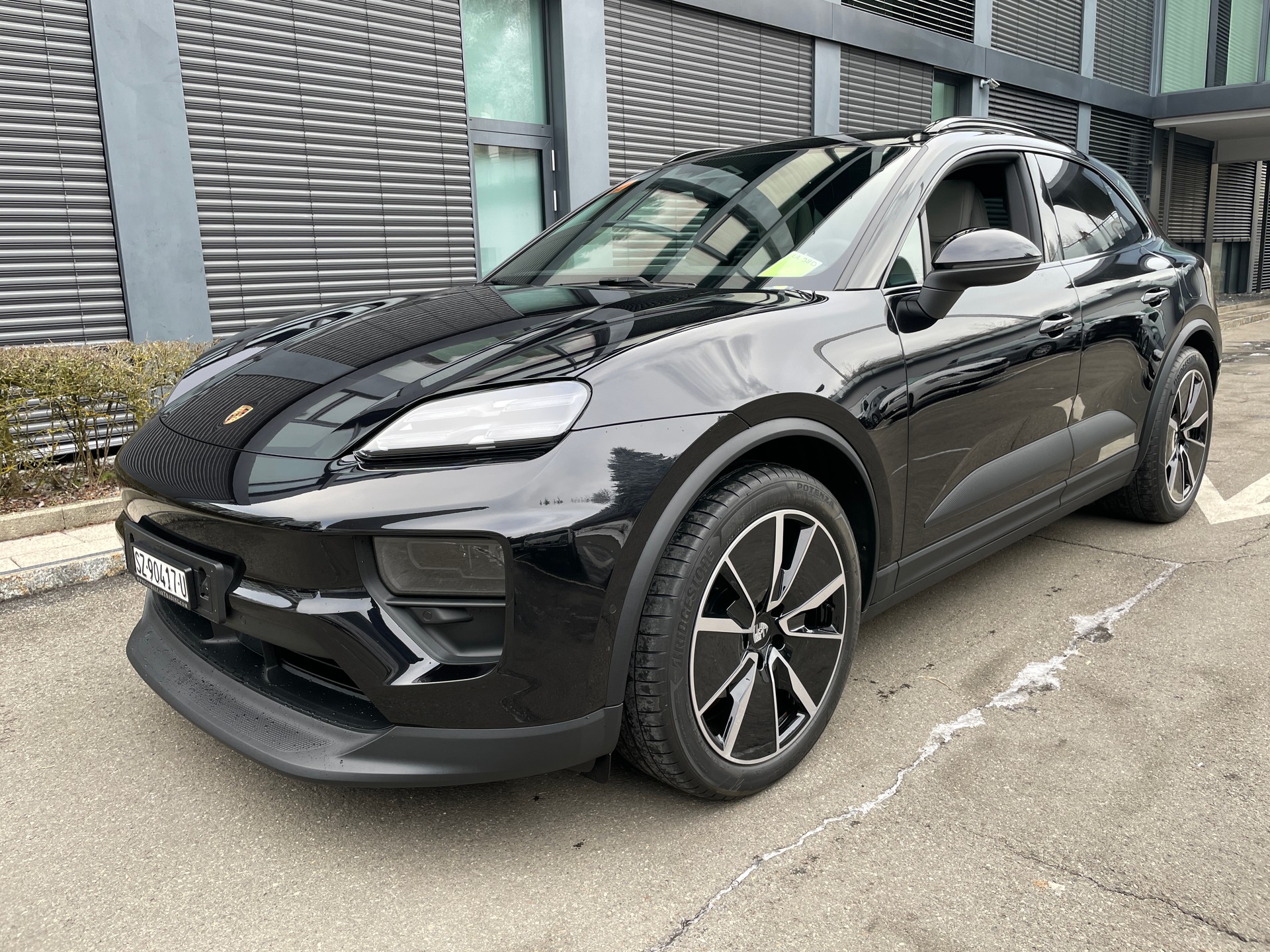 PORSCHE Macan 4 100kWh, Luftfederung, Panoramadach, usw
