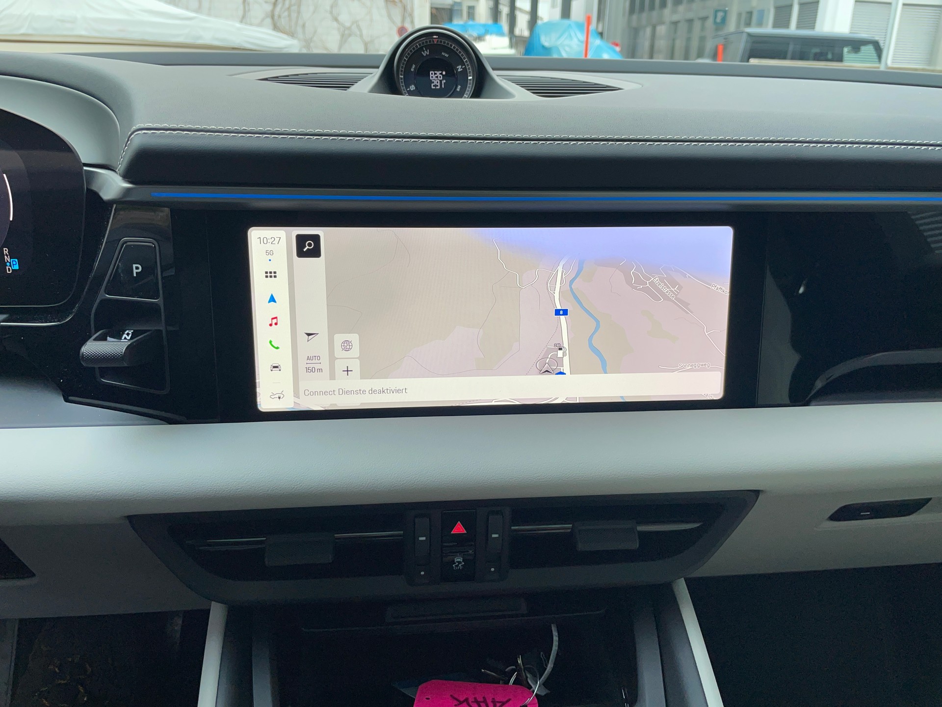 PORSCHE Macan 4 100kWh, Luftfederung, Panoramadach, usw-image-22