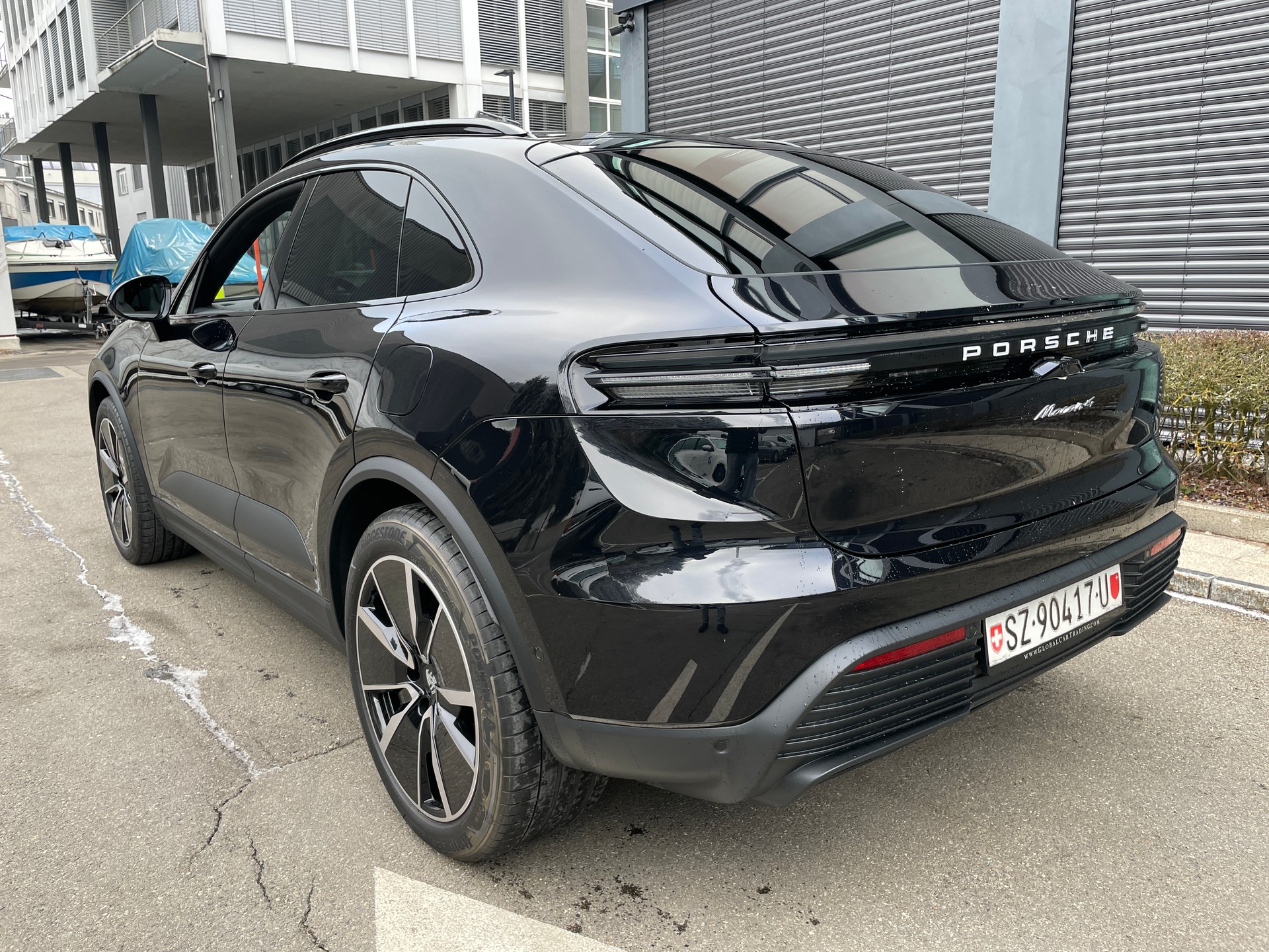 PORSCHE Macan 4 100kWh, Luftfederung, Panoramadach, usw-showroom-element-2