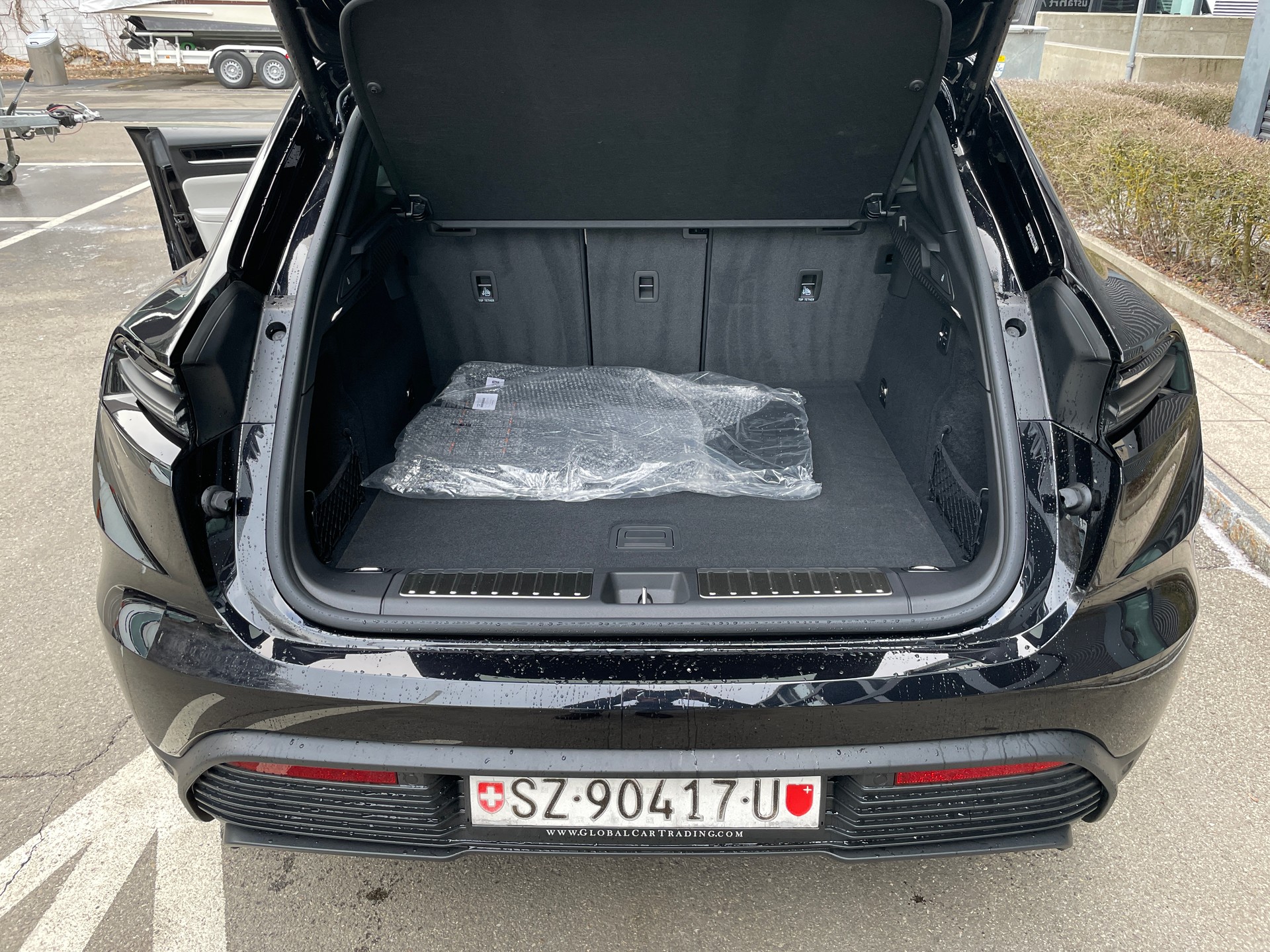 PORSCHE Macan 4 100kWh, Luftfederung, Panoramadach, usw-image-4