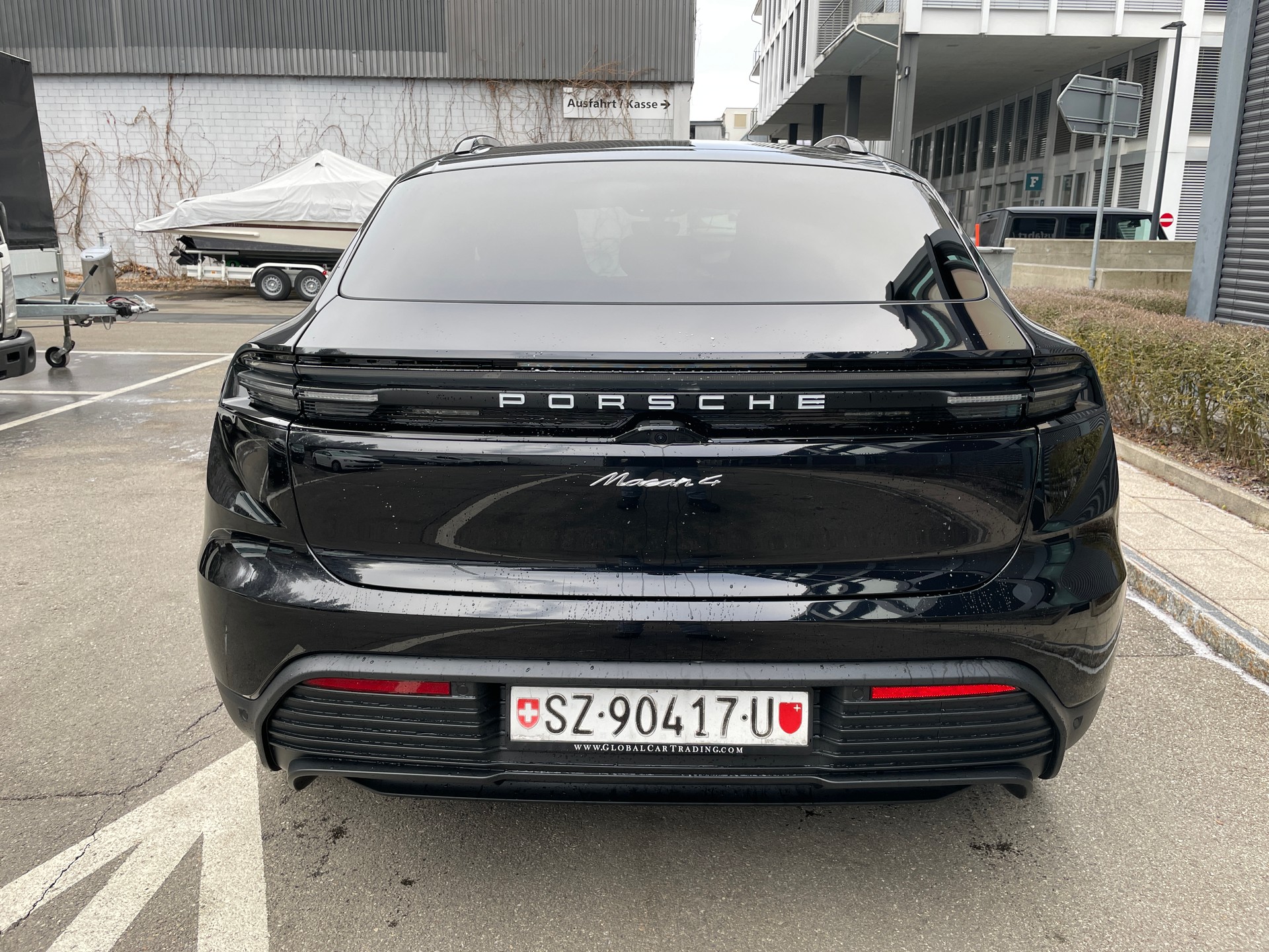 PORSCHE Macan 4 100kWh, Luftfederung, Panoramadach, usw-showroom-element-3
