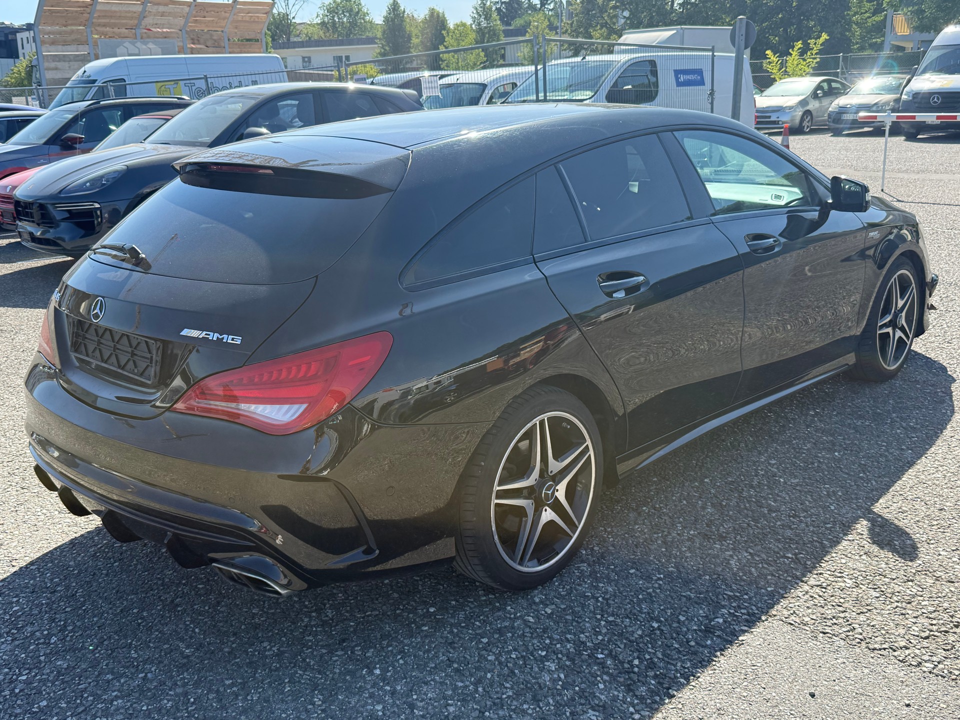 MERCEDES-BENZ CLA Shooting Brake 200 AMG Line 7G-DCT-image-2