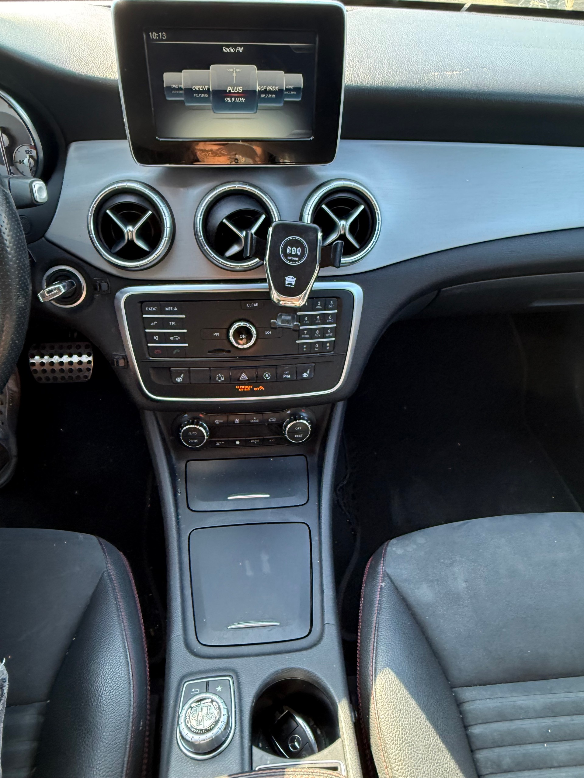 MERCEDES-BENZ CLA Shooting Brake 200 AMG Line 7G-DCT-image-8