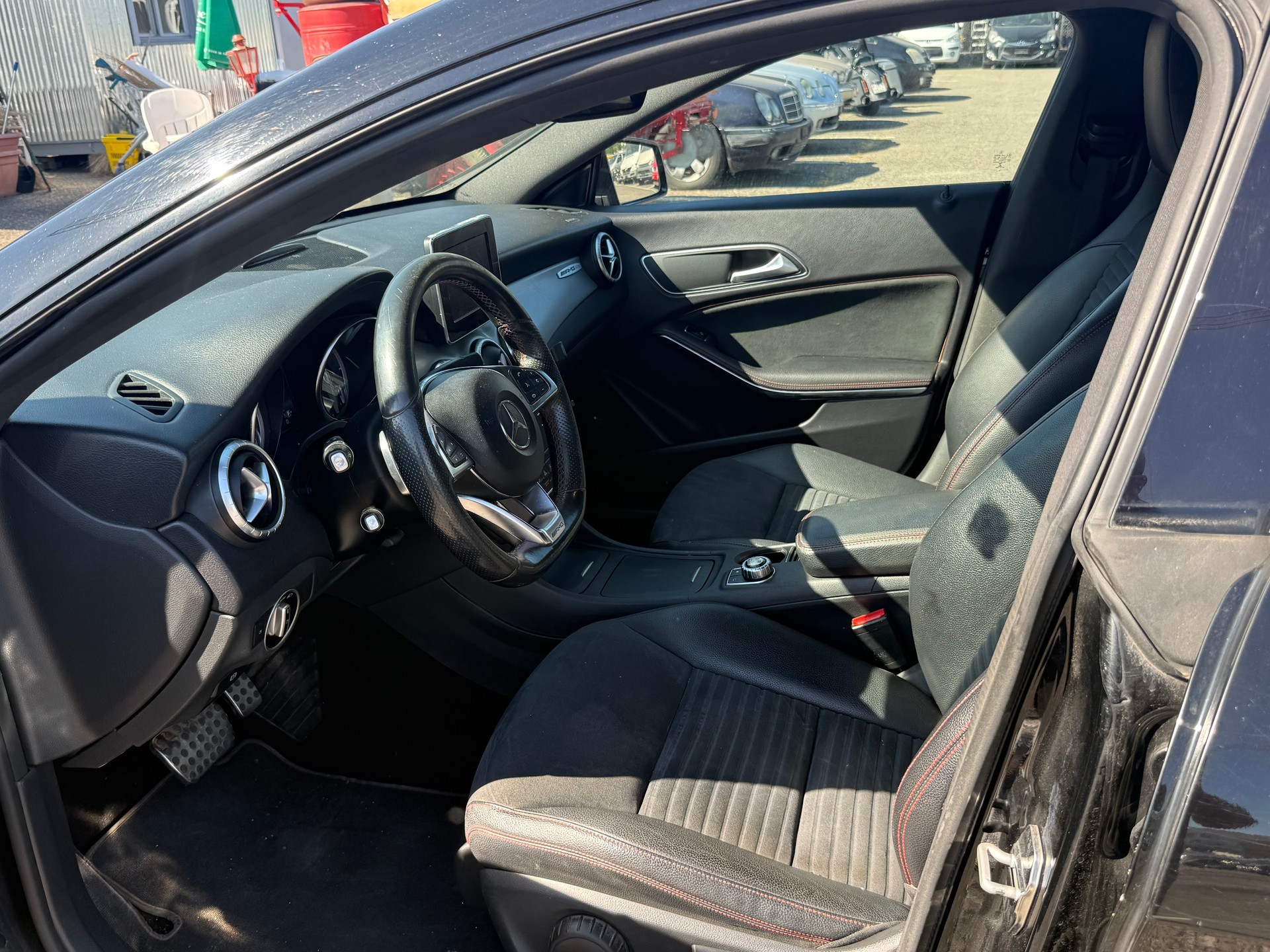 MERCEDES-BENZ CLA Shooting Brake 200 AMG Line 7G-DCT-image-6