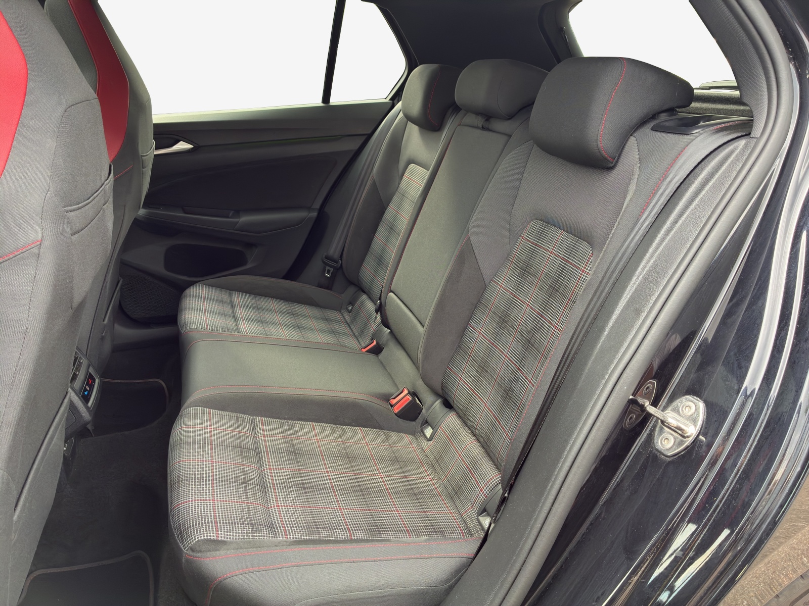 VW Golf 2.0 TSI GTI DSG-image-11