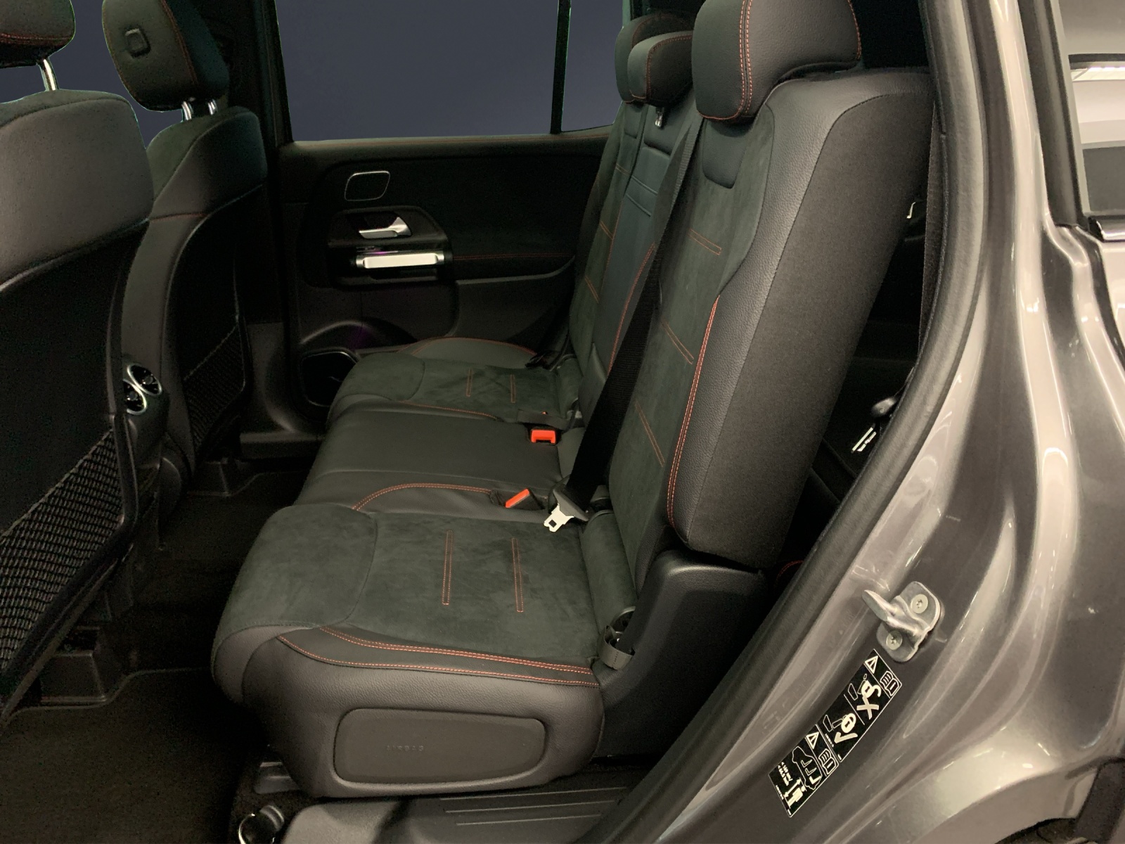 MERCEDES-BENZ GLB 250 4MATIC-image-10