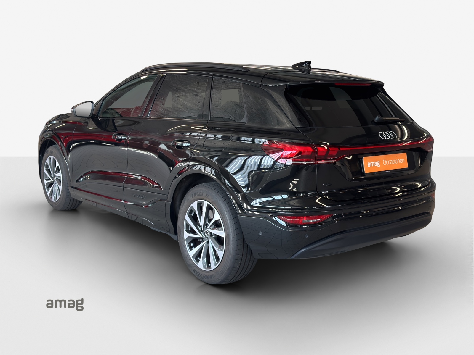 AUDI Q6 e-tron quattro-image-2