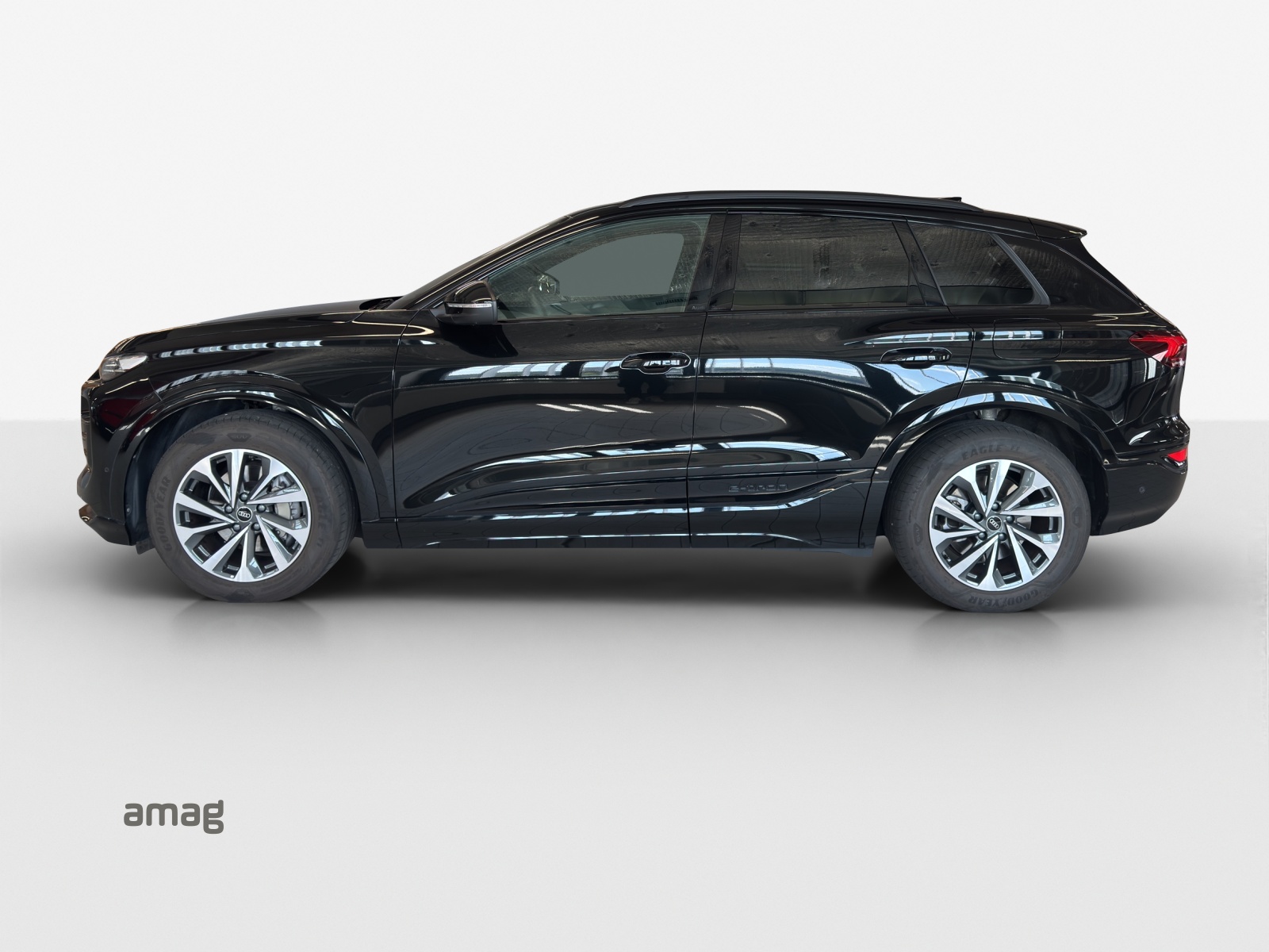 AUDI Q6 e-tron quattro-showroom-element-2