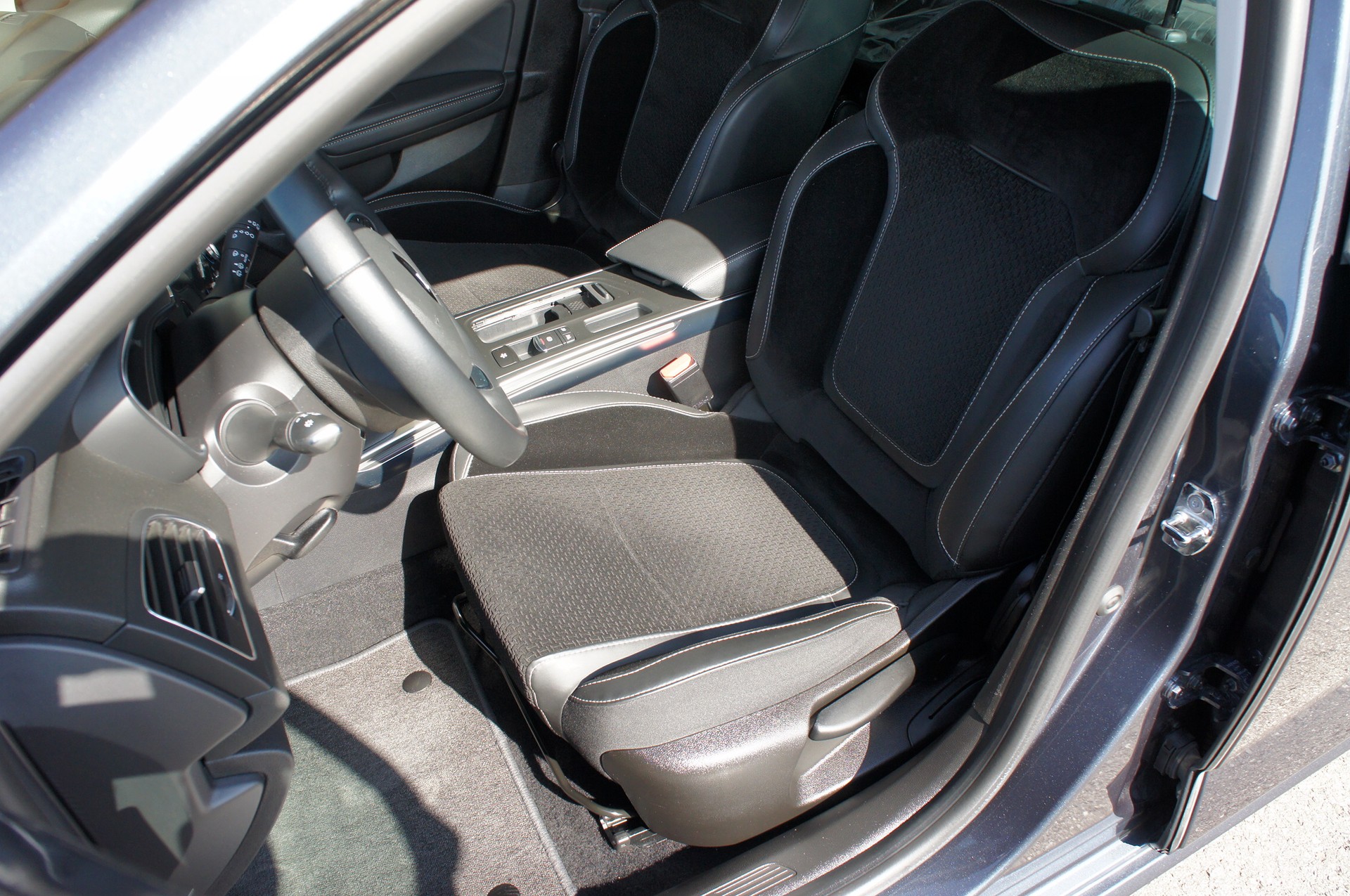 RENAULT Mégane Grandtour 1.3 16V Turbo GT Line EDC-image-11