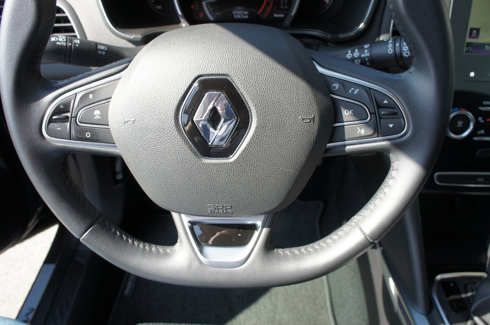 RENAULT Mégane Grandtour 1.3 16V Turbo GT Line EDC-image-18