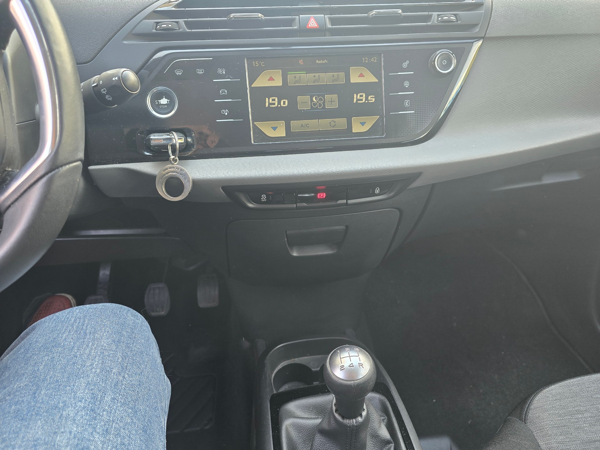 CITROEN C4 Picasso 1.6i 16V Attraction-image-11