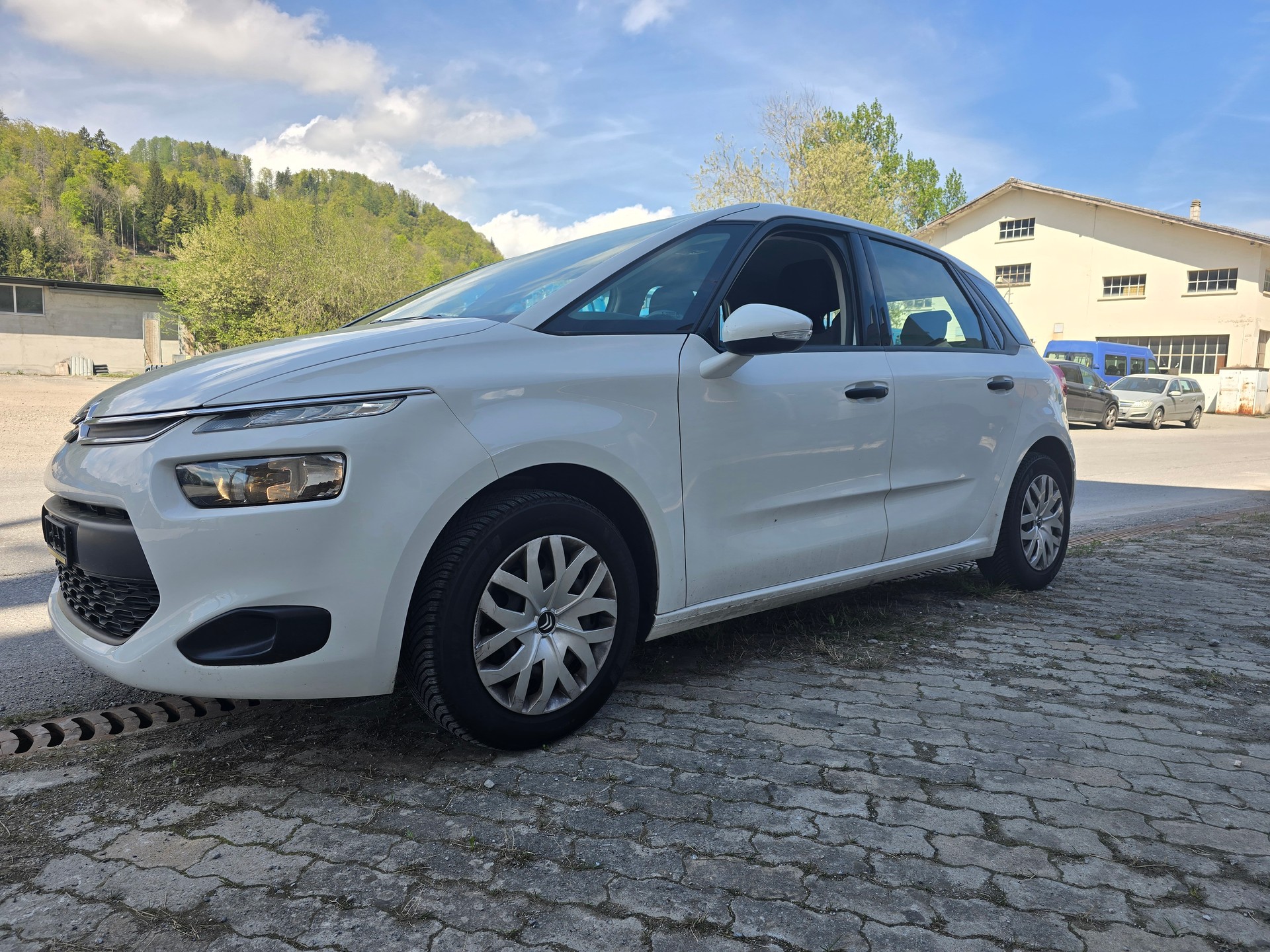 CITROEN C4 Picasso 1.6i 16V Attraction-image-1