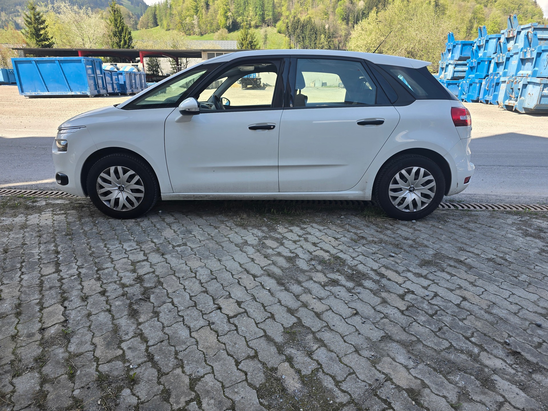 CITROEN C4 Picasso 1.6i 16V Attraction-image-2