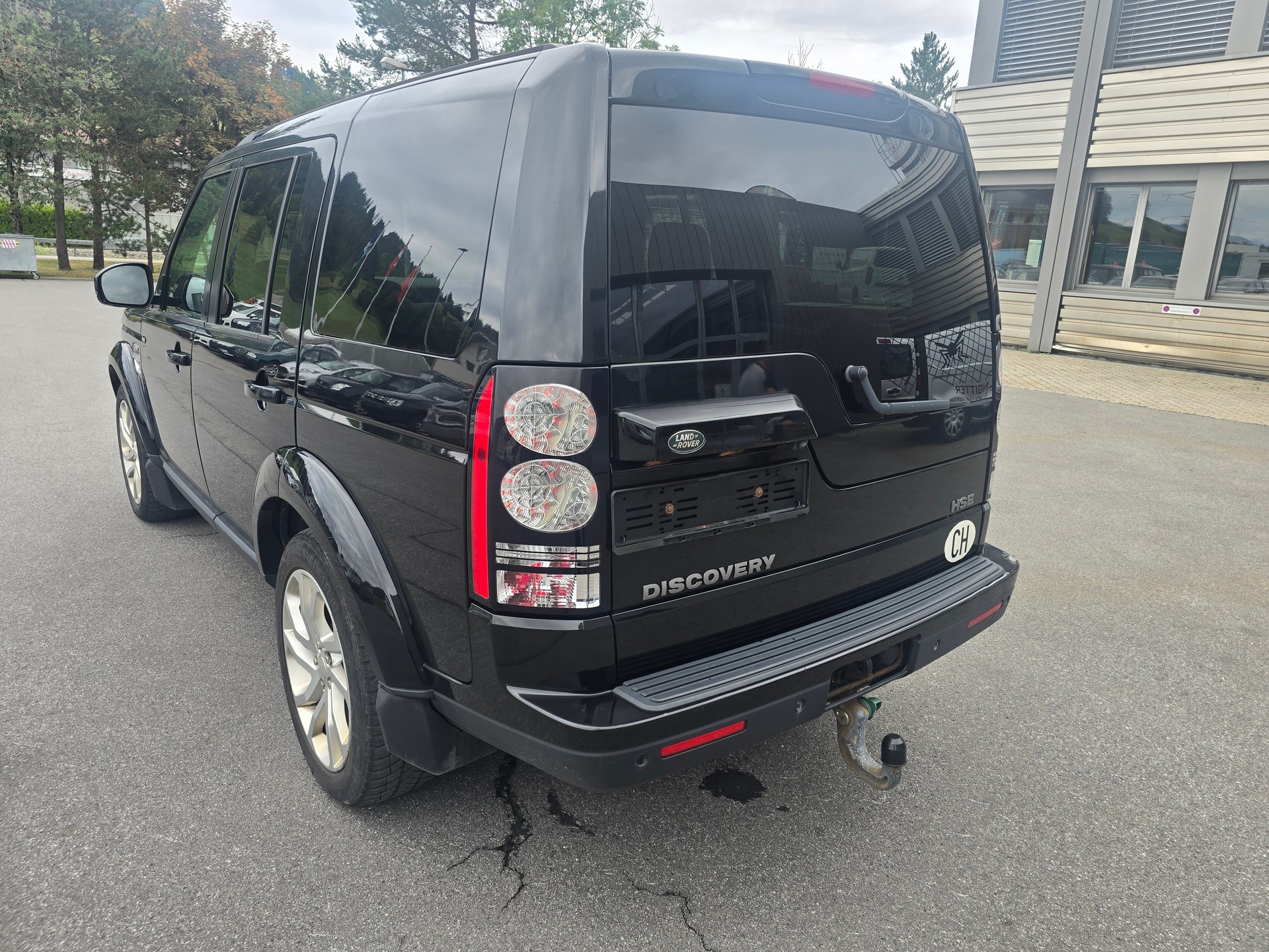LAND ROVER Discovery 3.0 SDV6 HSE Luxury Automatic-image-4