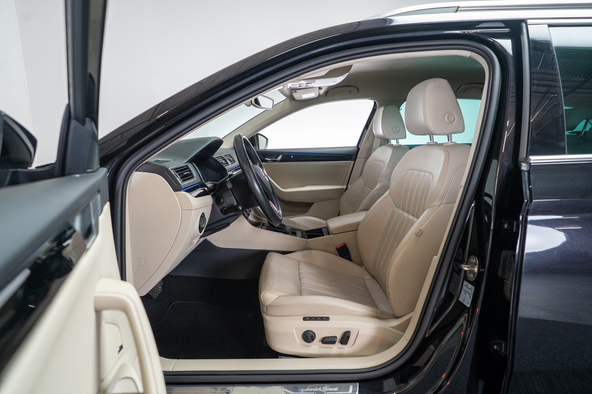 SKODA Superb Combi 2.0 TDI 190 L&K 4x4 DSG / 360°Kamera / el.Sitze-image-8