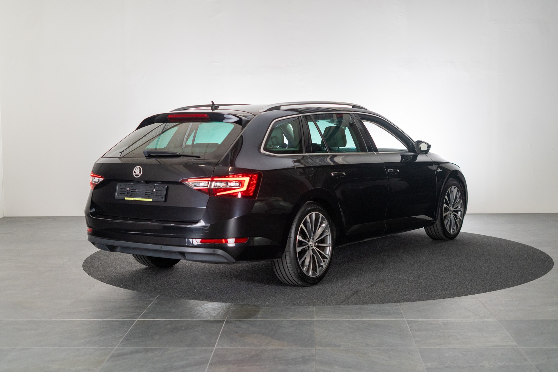 SKODA Superb Combi 2.0 TDI 190 L&K 4x4 DSG / 360°Kamera / el.Sitze-showroom-element-3