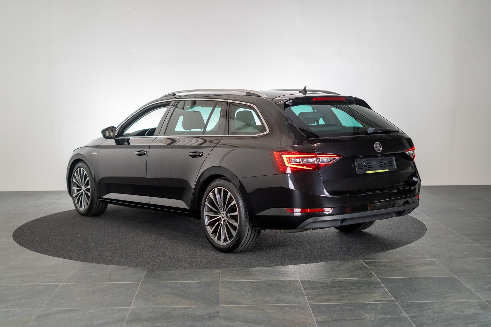 SKODA Superb Combi 2.0 TDI 190 L&K 4x4 DSG / 360°Kamera / el.Sitze-image-6