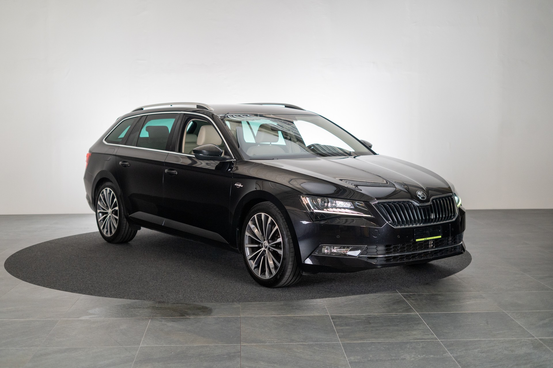 SKODA Superb Combi 2.0 TDI 190 L&K 4x4 DSG / 360°Kamera / el.Sitze-showroom-element-2