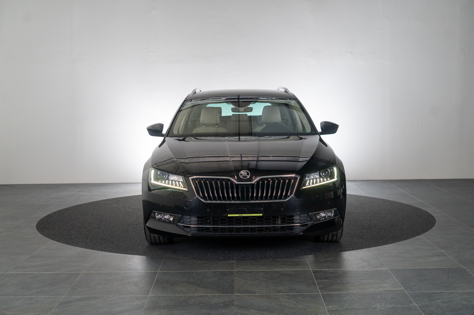 SKODA Superb Combi 2.0 TDI 190 L&K 4x4 DSG / 360°Kamera / el.Sitze-showroom-element-1