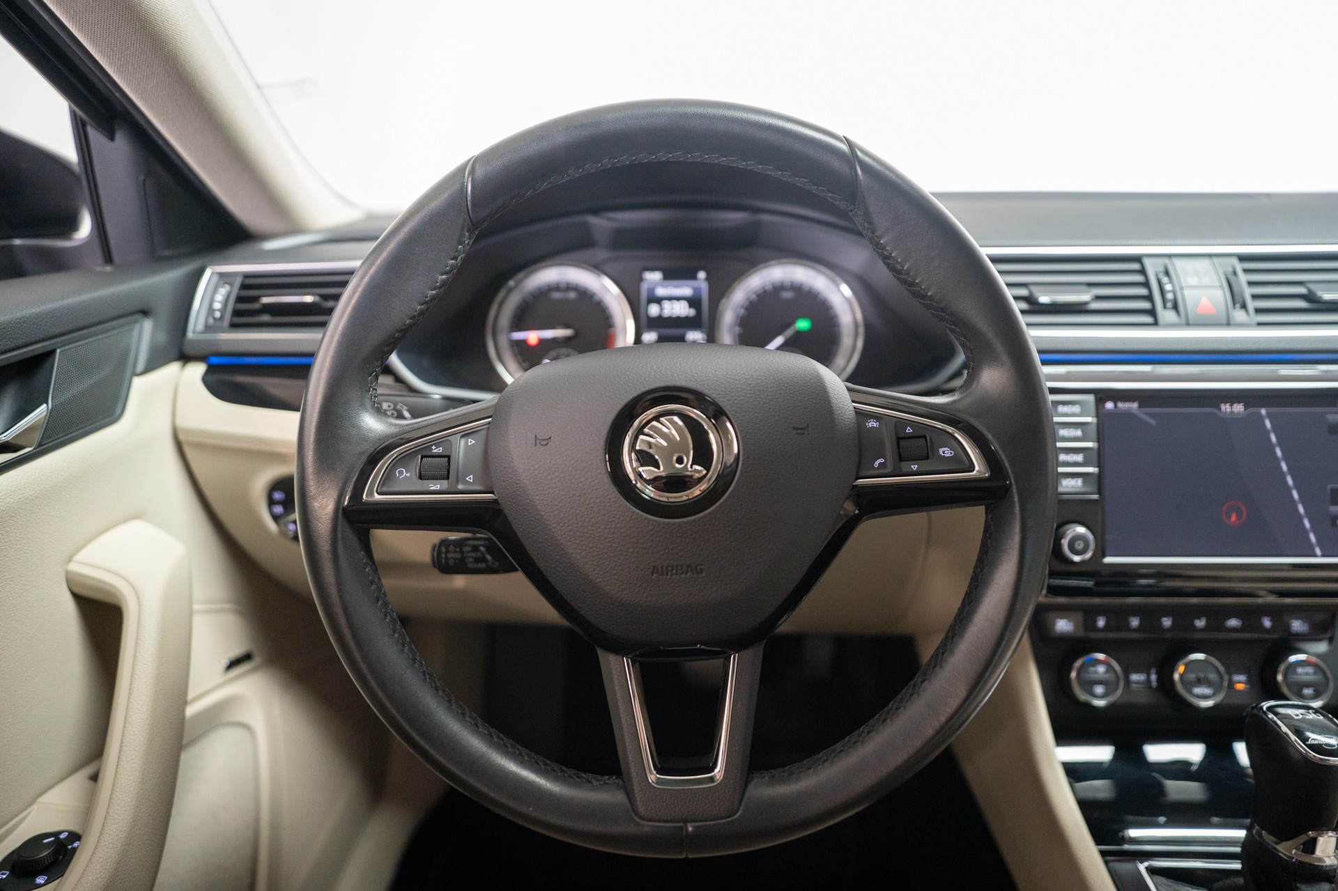 SKODA Superb Combi 2.0 TDI 190 L&K 4x4 DSG / 360°Kamera / el.Sitze-image-20