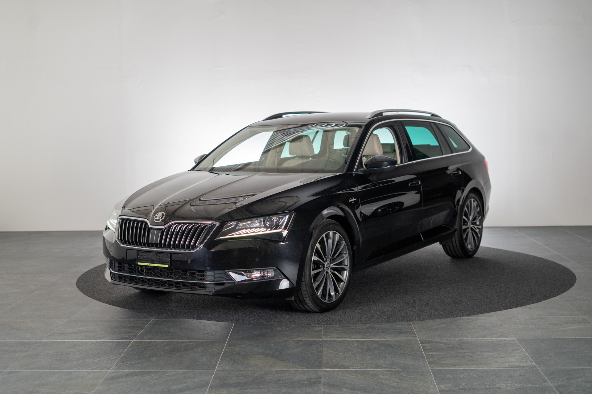 SKODA Superb Combi 2.0 TDI 190 L&K 4x4 DSG / 360°Kamera / el.Sitze