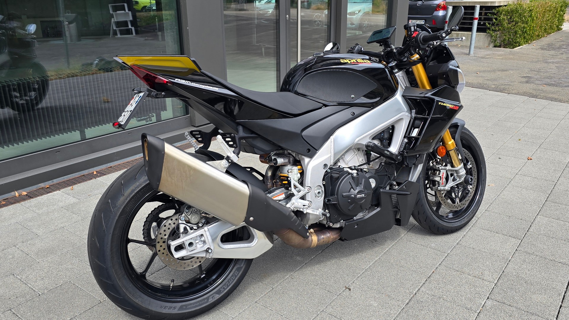APRILIA Tuono V4 1100 Factory-image-6