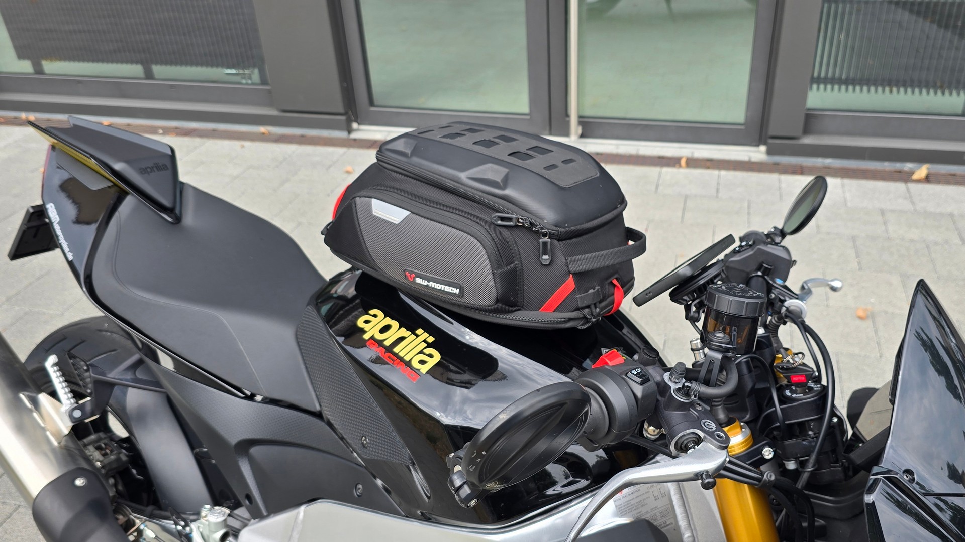 APRILIA Tuono V4 1100 Factory-image-12